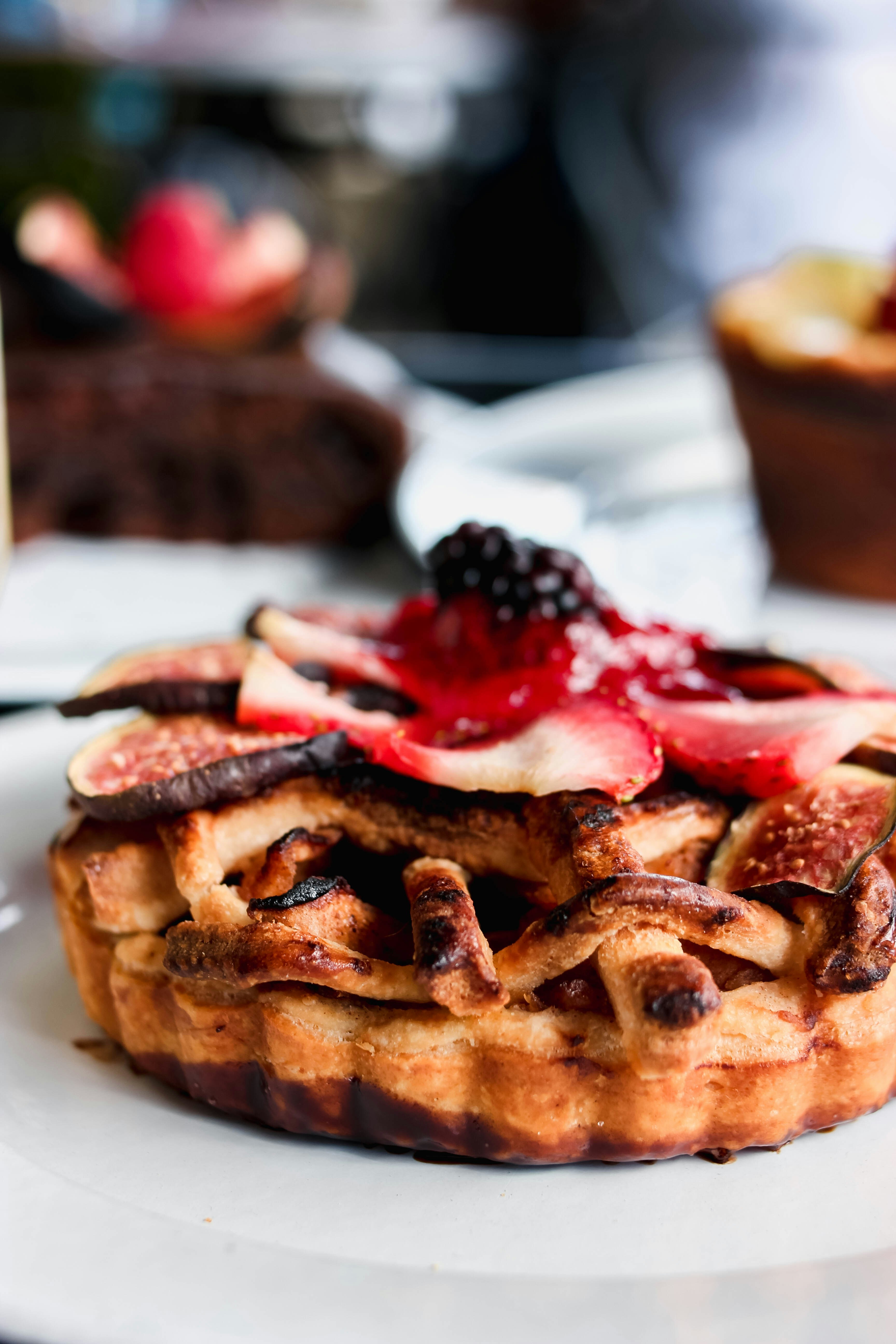 black and white bed linen