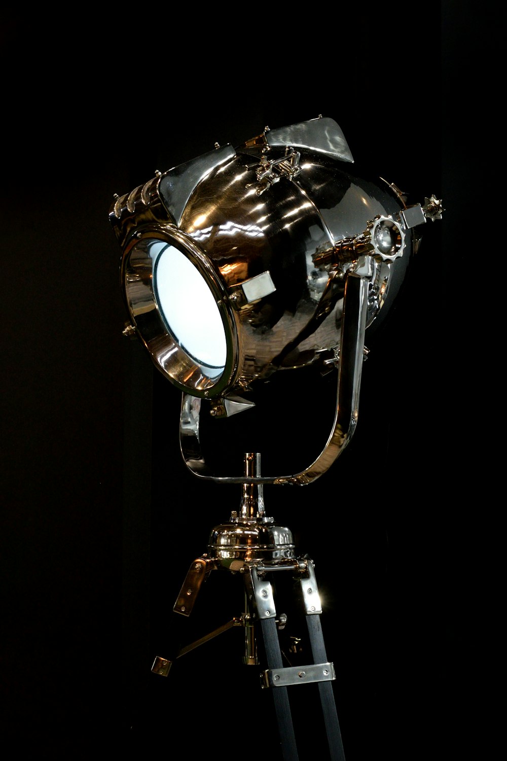 a close up of a light on a tripod