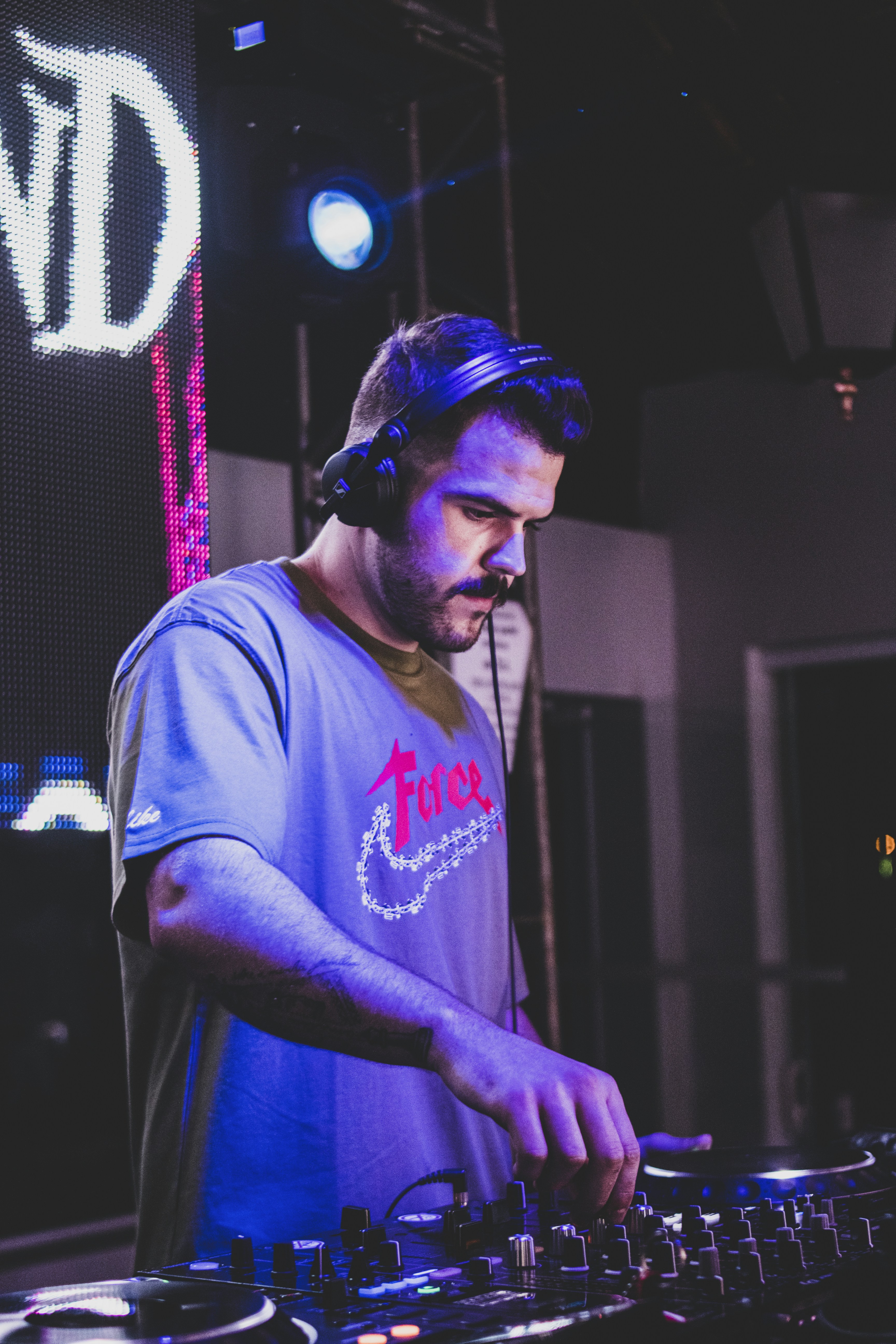 black and white bed linen