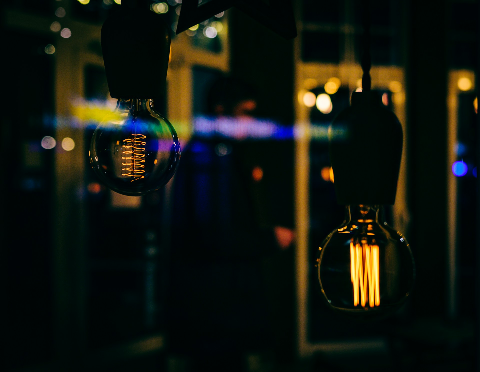 gray computer monitor