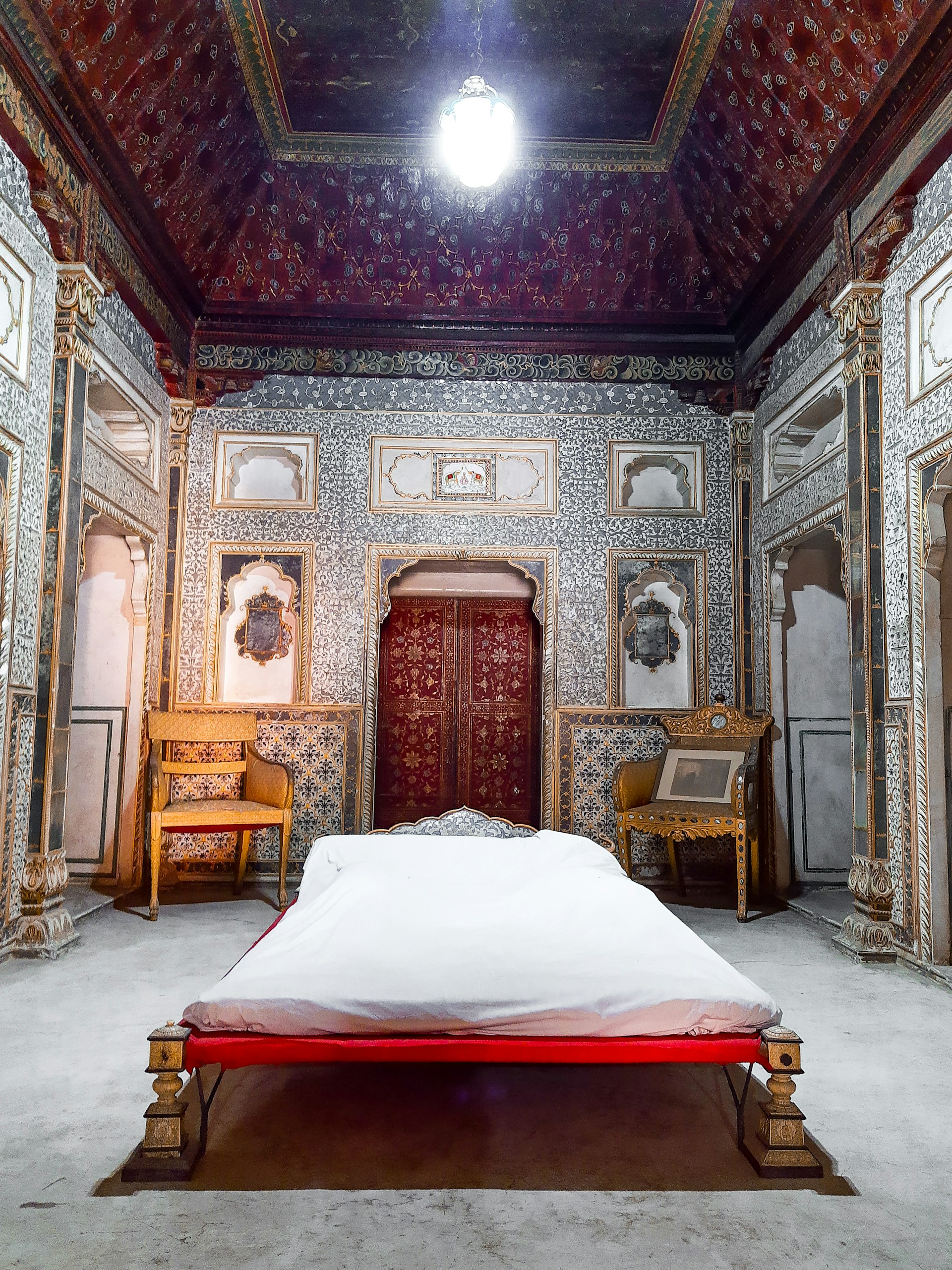 black and white bed linen