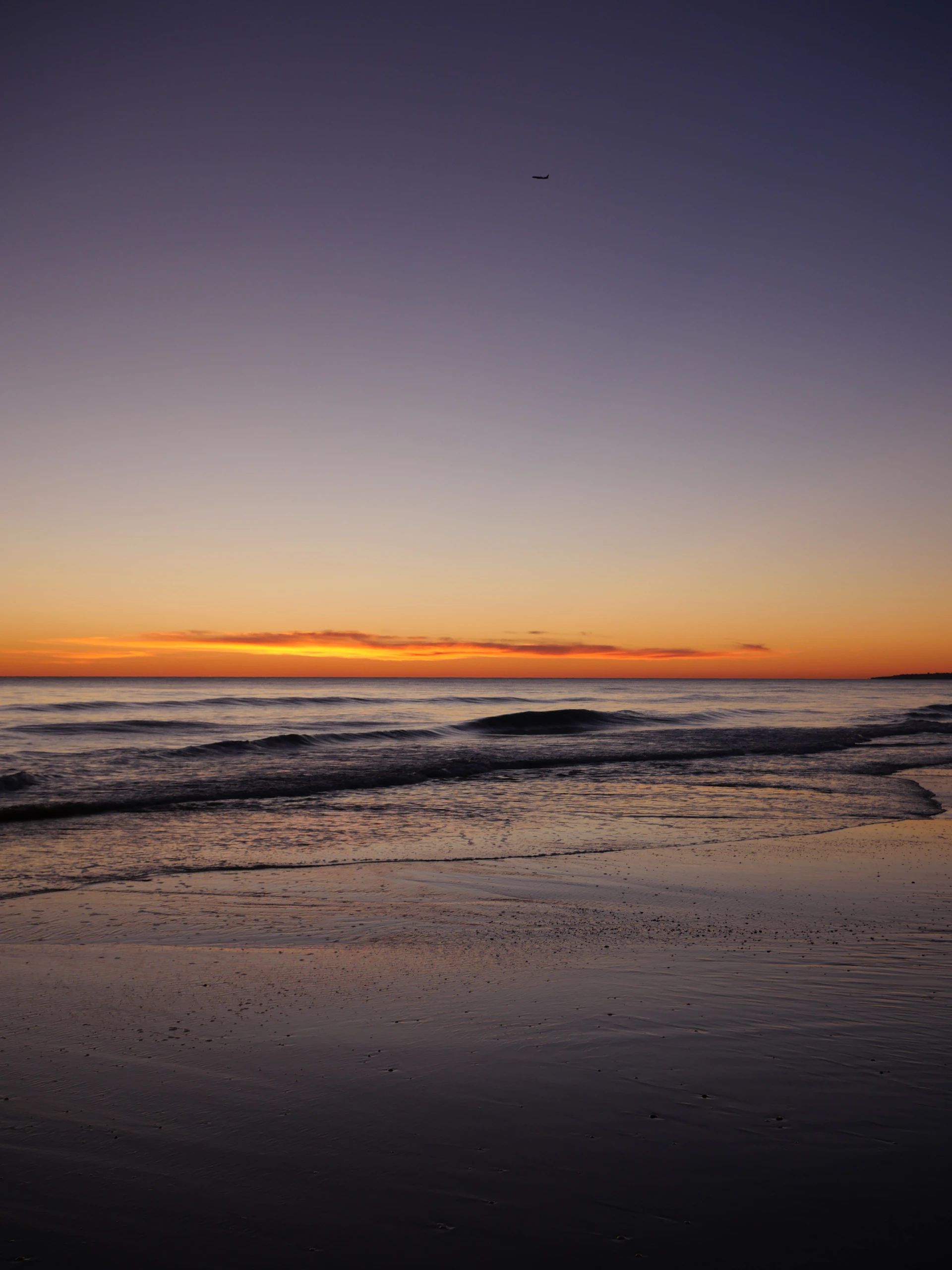 An inviting travel scene featuring a serene sunset over a calm ocean, capturing the spirit of auroravita’s independent travel agency venture.