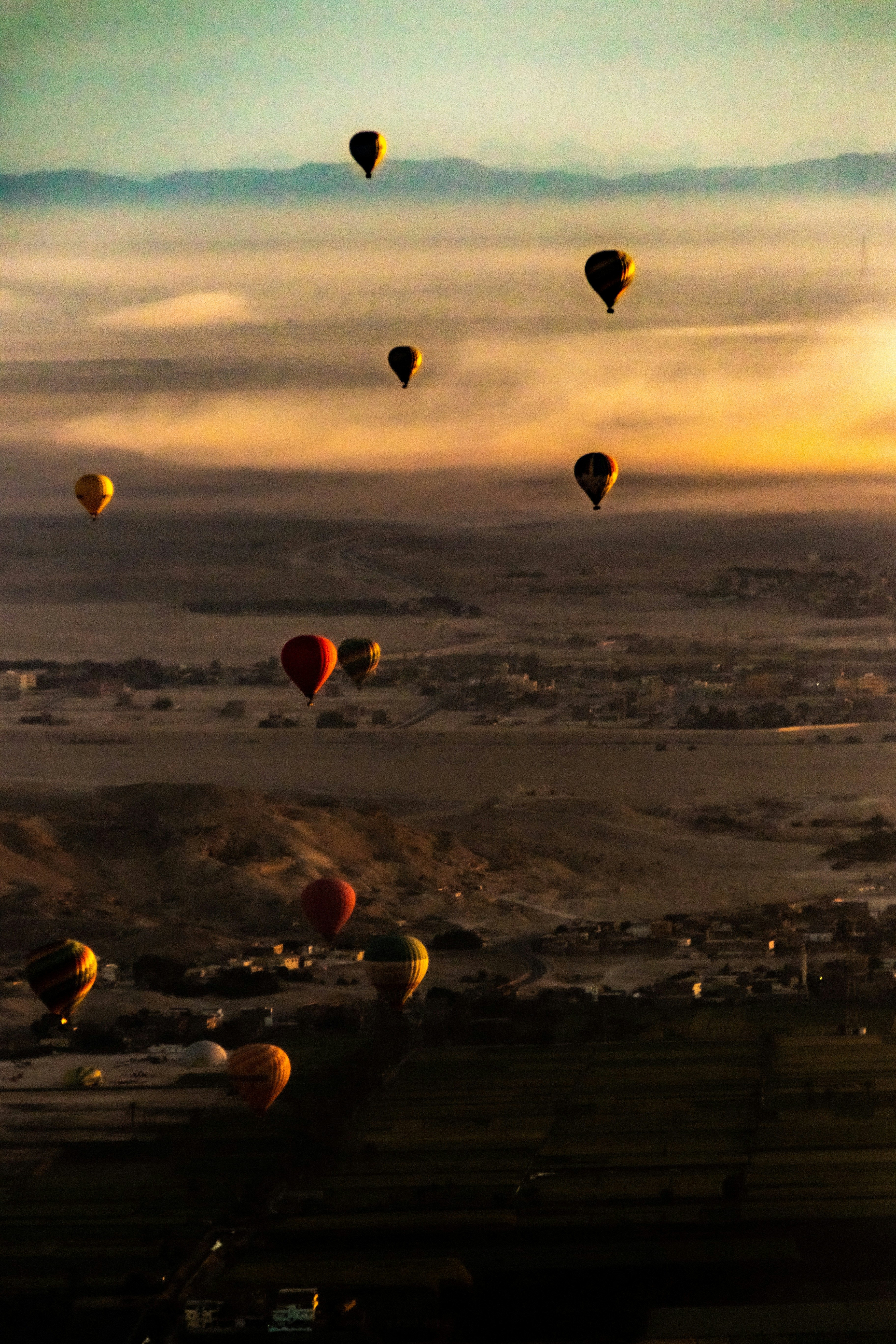 photo-1648139210540-7413f5a6523f?ixid=M3