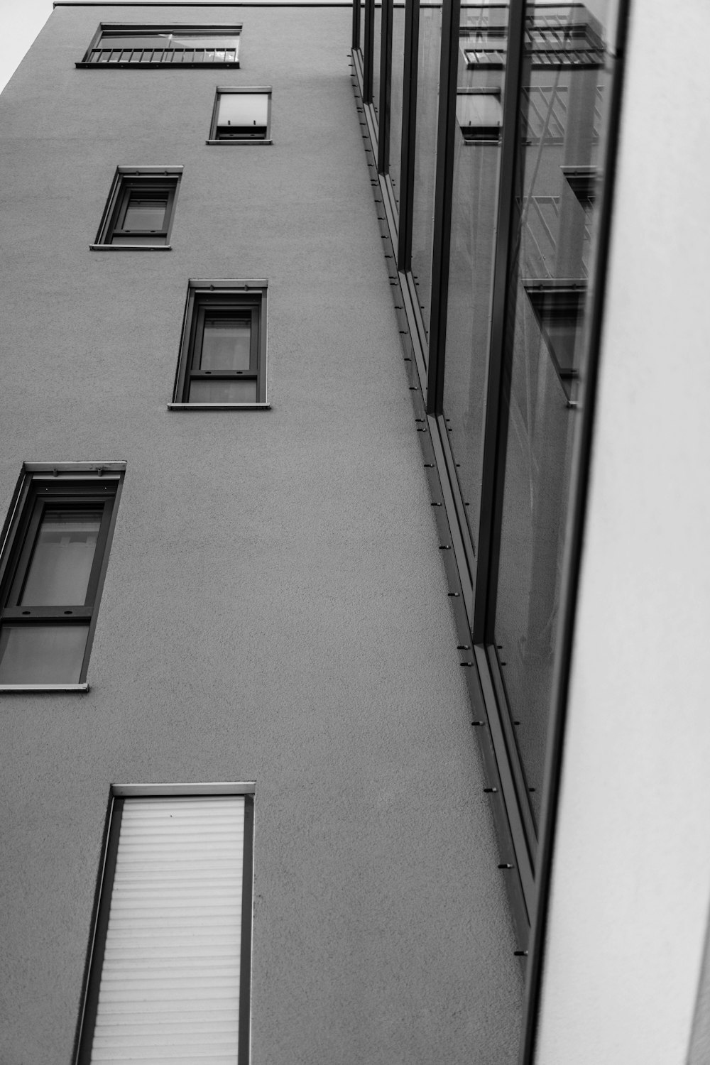 a black and white photo of a tall building