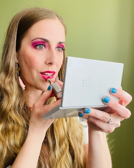 Photo 1648172181006 Ff6003683804?q=85&w=275&h=400&fit=crop