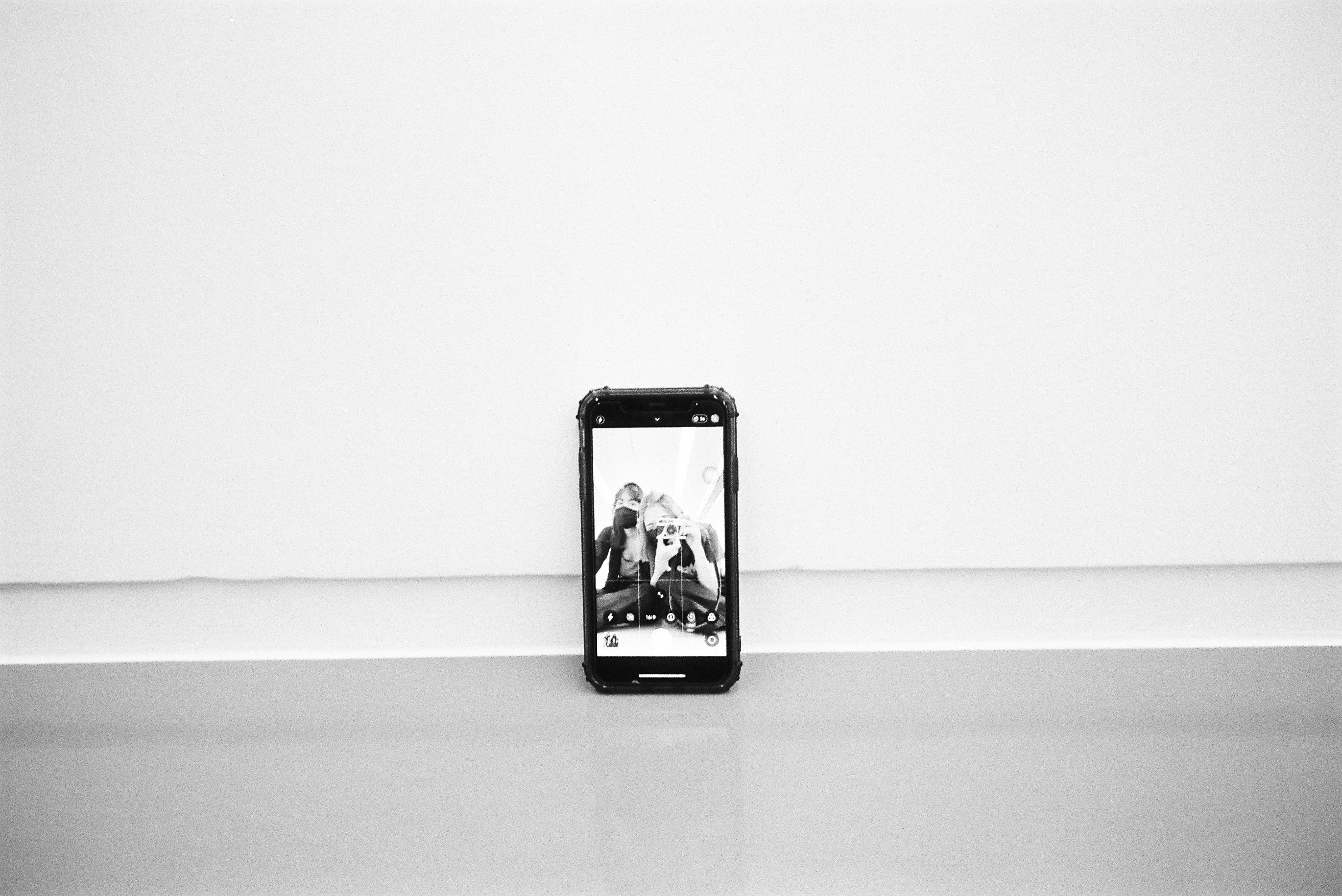 a black and white photo of a cell phone