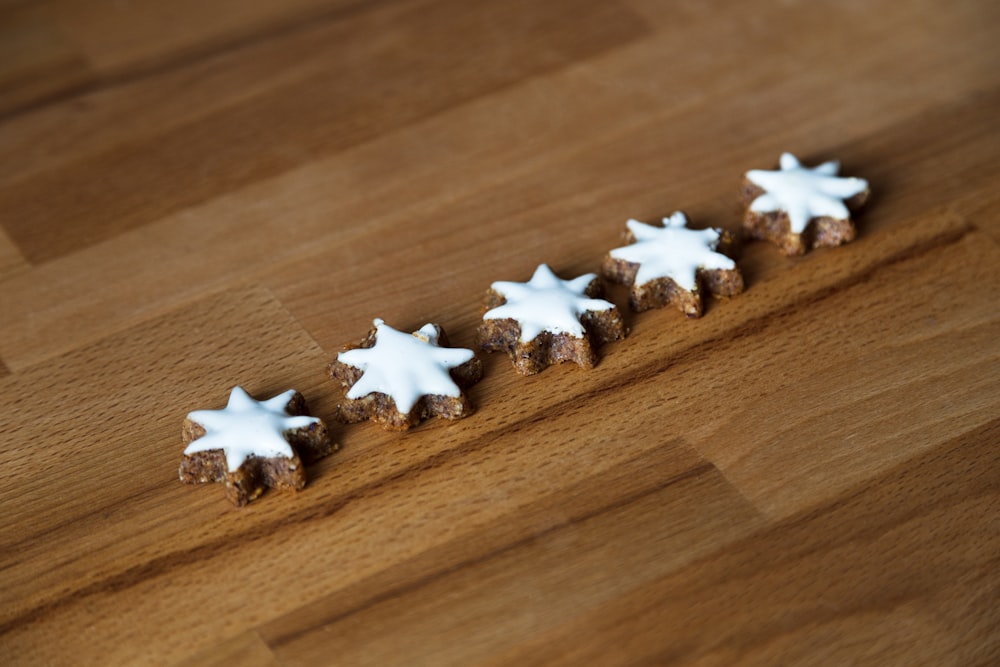 a wooden table topped with small white stars