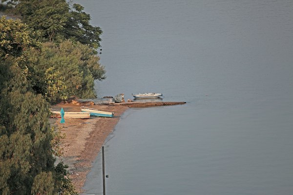 A body of water with boats on the shore — Pelion, Greece