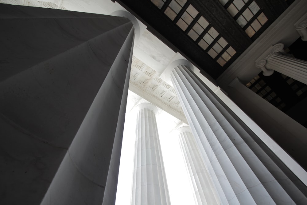 the columns of the building are all white