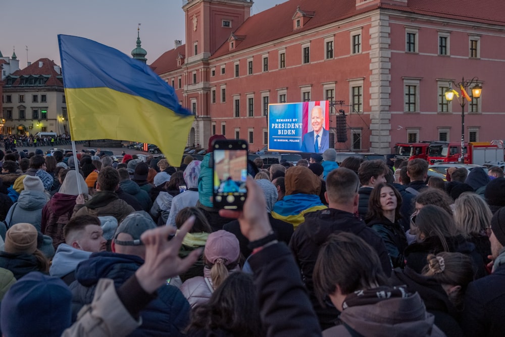 a crowd of people standing in front of a building