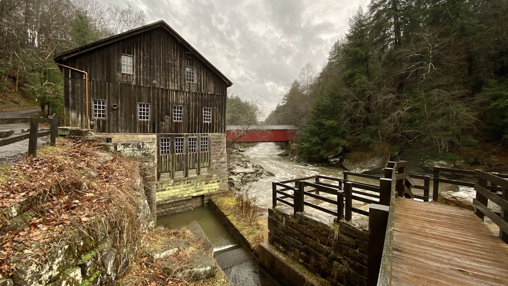 a wooden building sitting next to a river