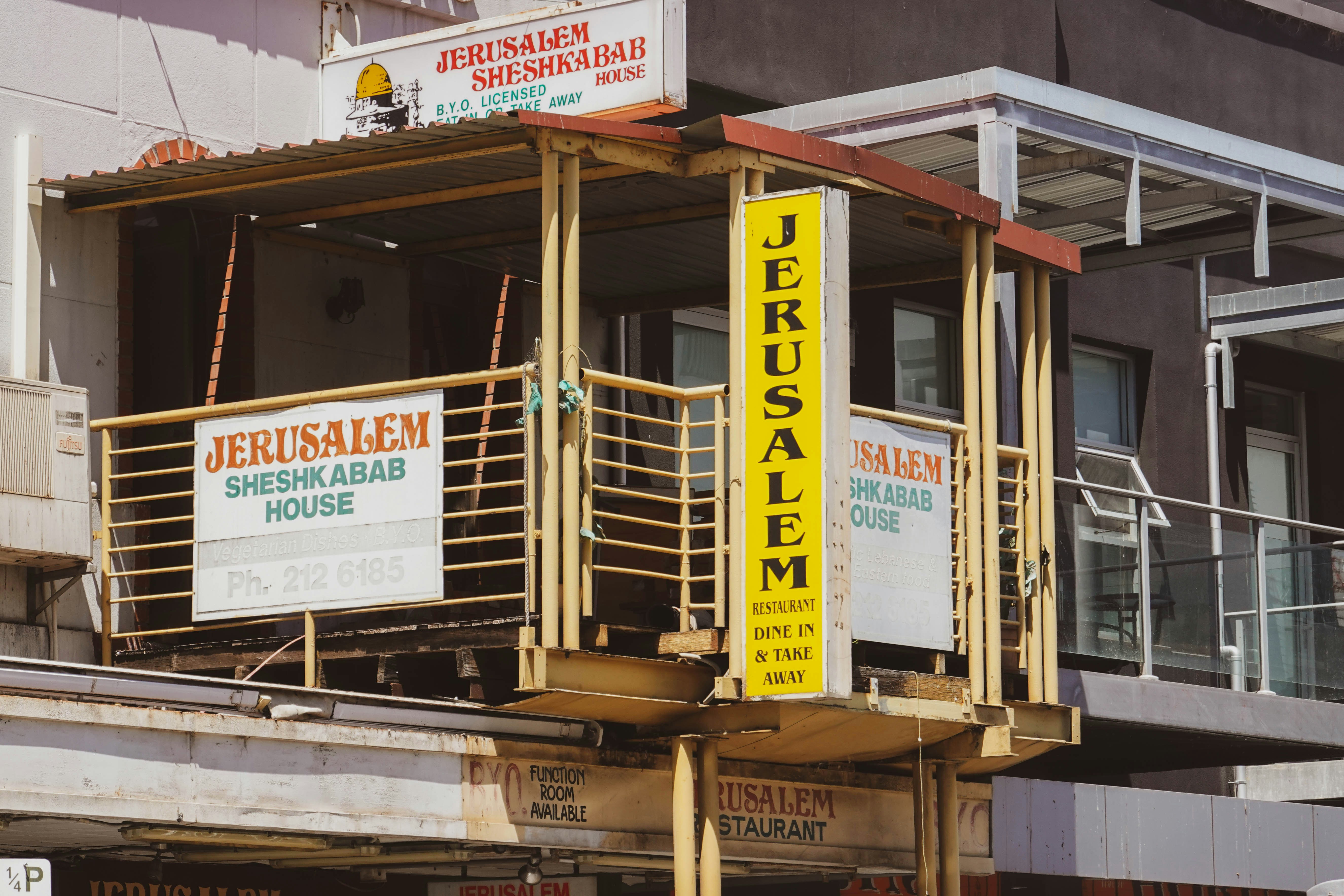 Best Neighborhoods in Greenvale for Working Abroad