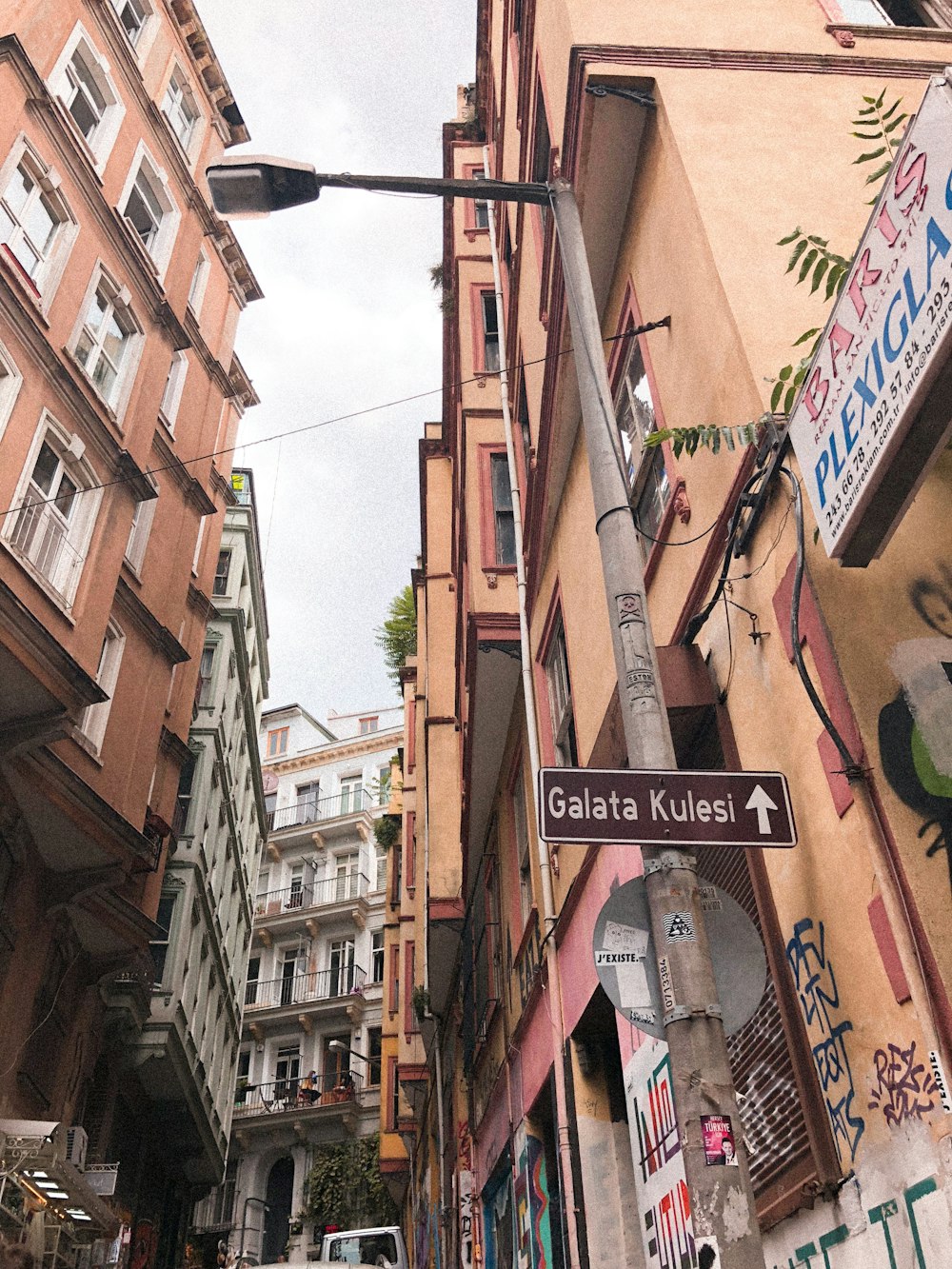 a street sign on the side of a building