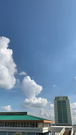 City hall building of Zwolle with clear blue sky, symbolizing local government collaboration.