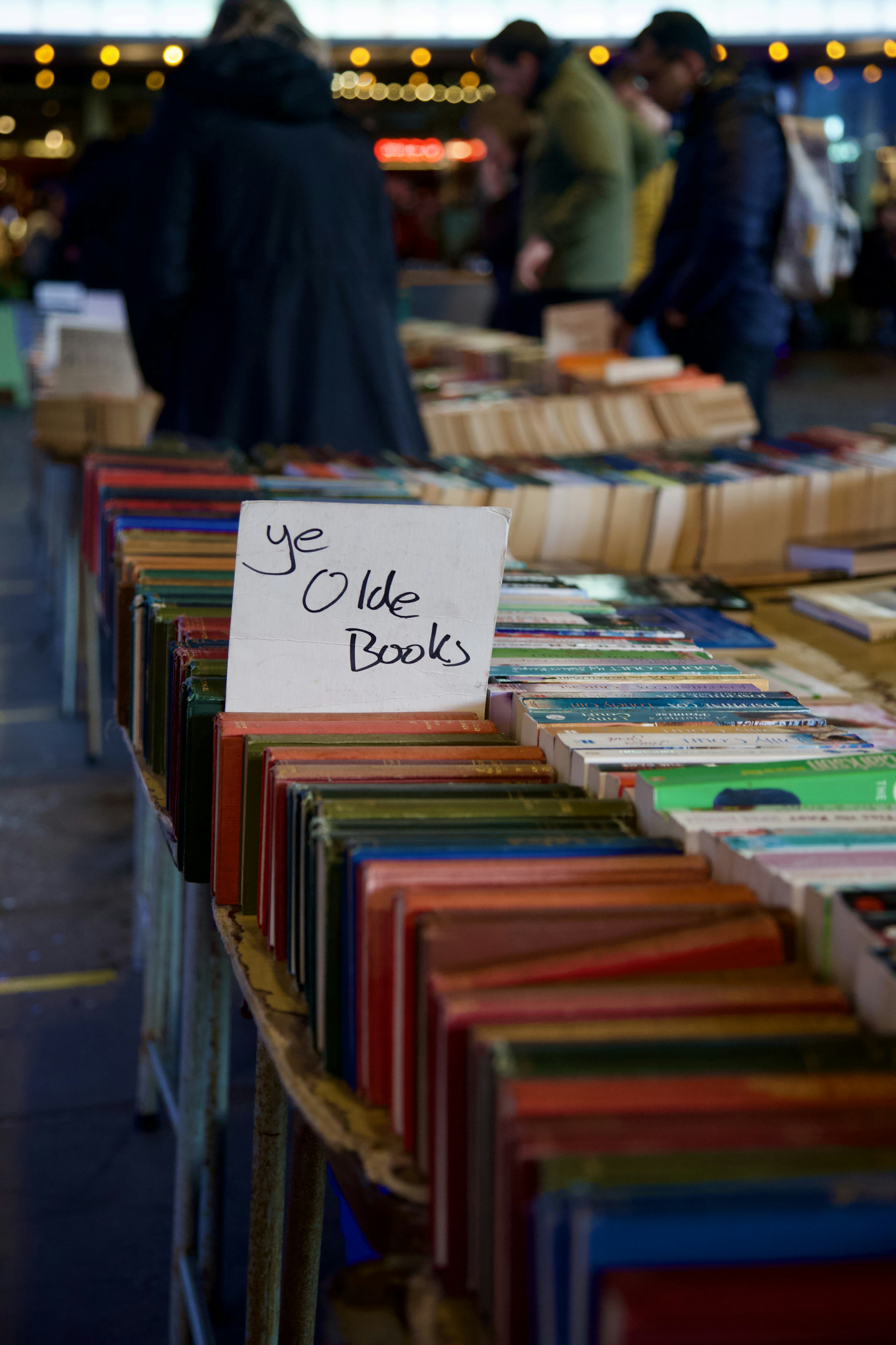 8 Seasonal Sales to Grab Book Nook Kits Deals
