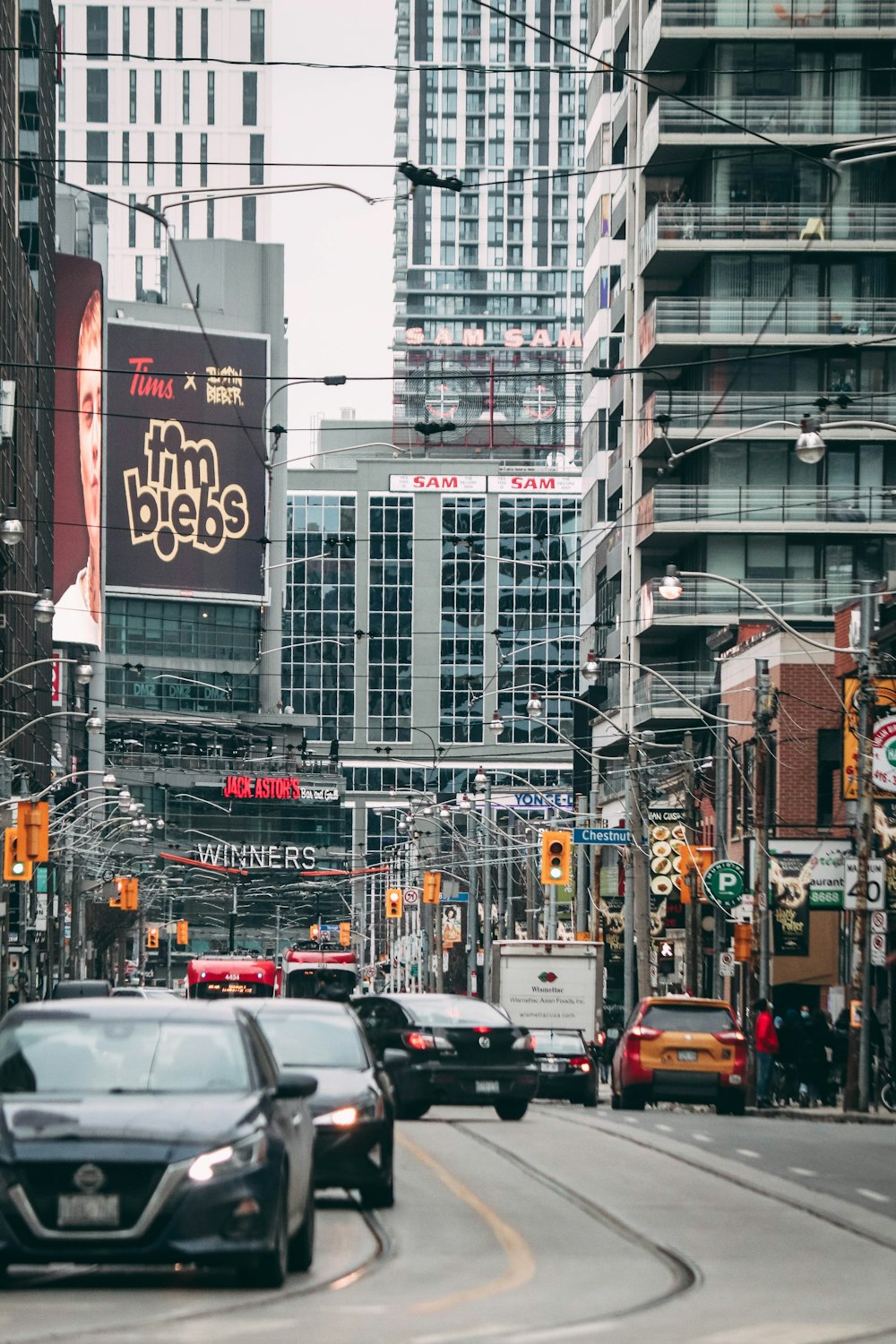 a city street filled with lots of traffic and tall buildings