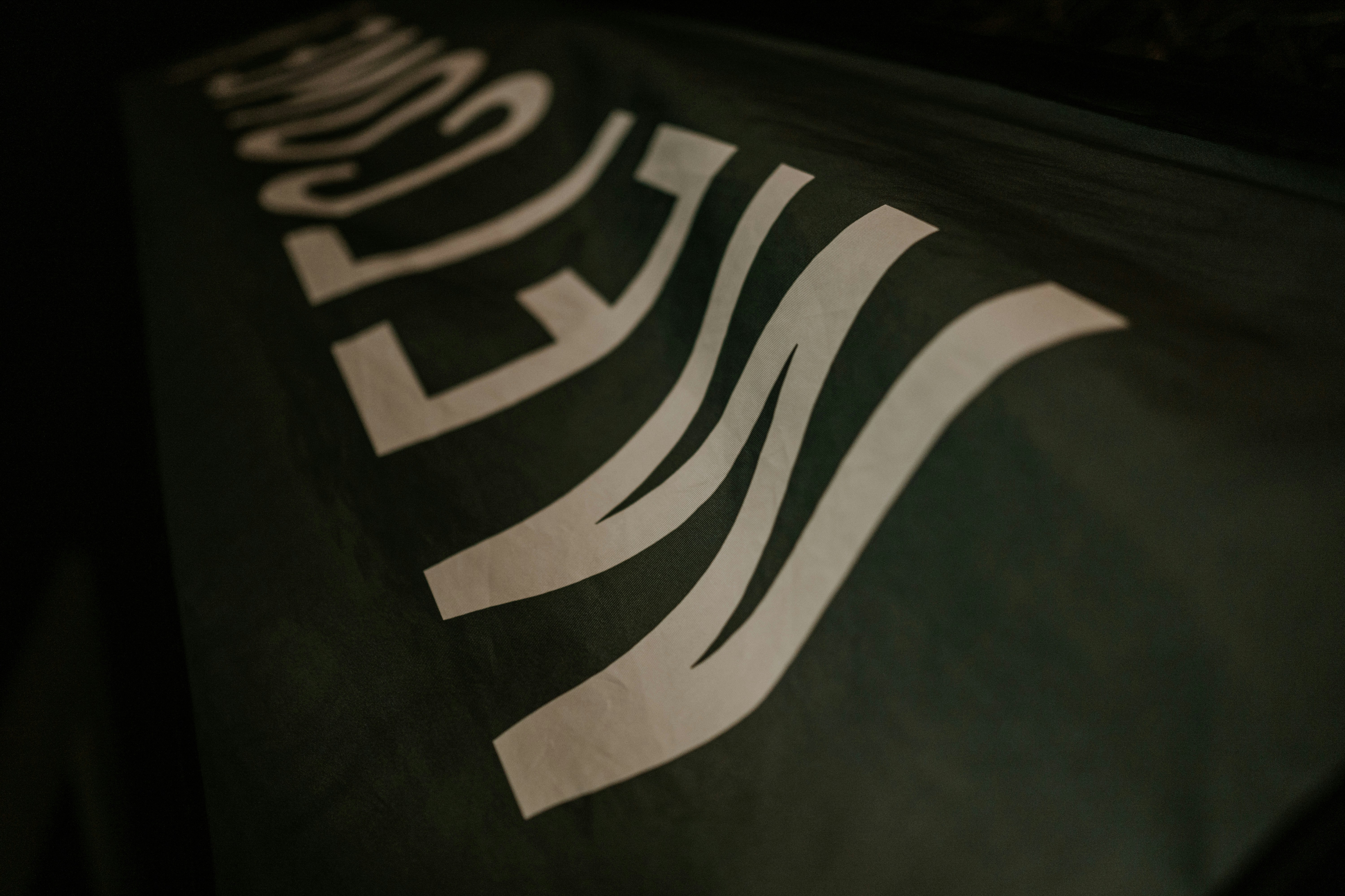 photo-1648403661575-f70e51317119?ixid=M3wxMjA3fDB8MXxzZWFyY2h8MTh8fHNlZSUyMG91ciUyMHdlYnNpdGV8ZW58MHx8fHwxNzQ4NzU3ODkwfDA\u0026ixlib=rb-4.1.0