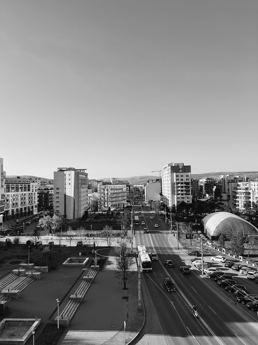 a black and white photo of a city street