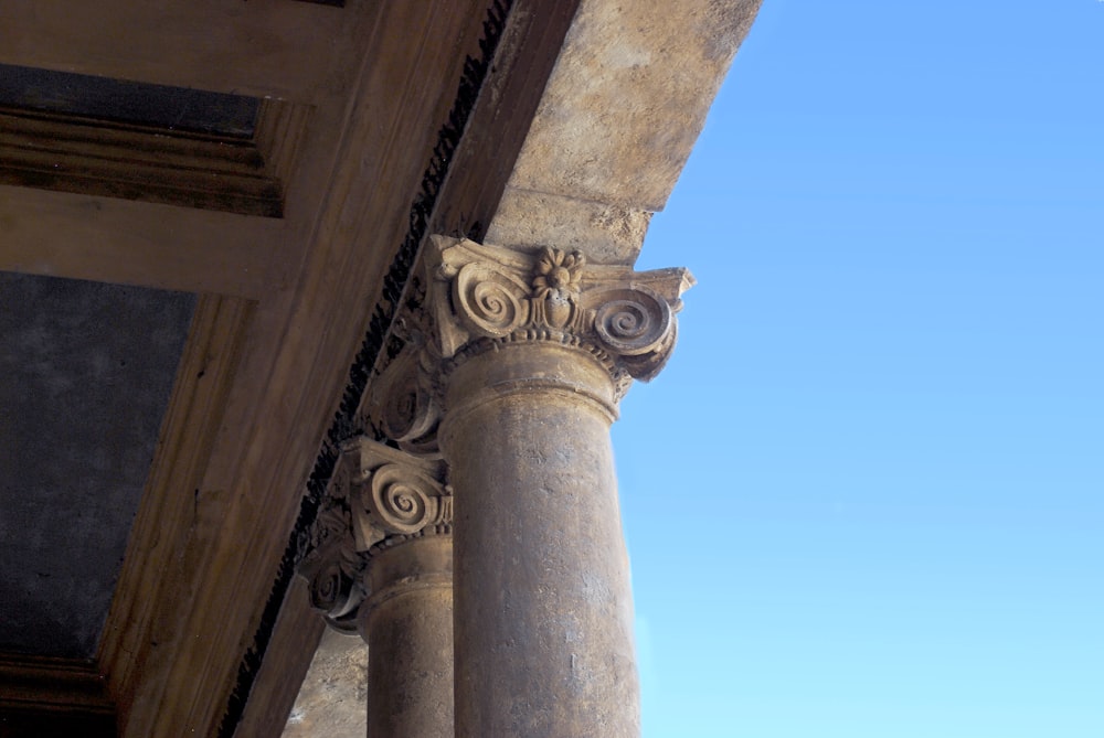 a close up of a column with a sky in the background