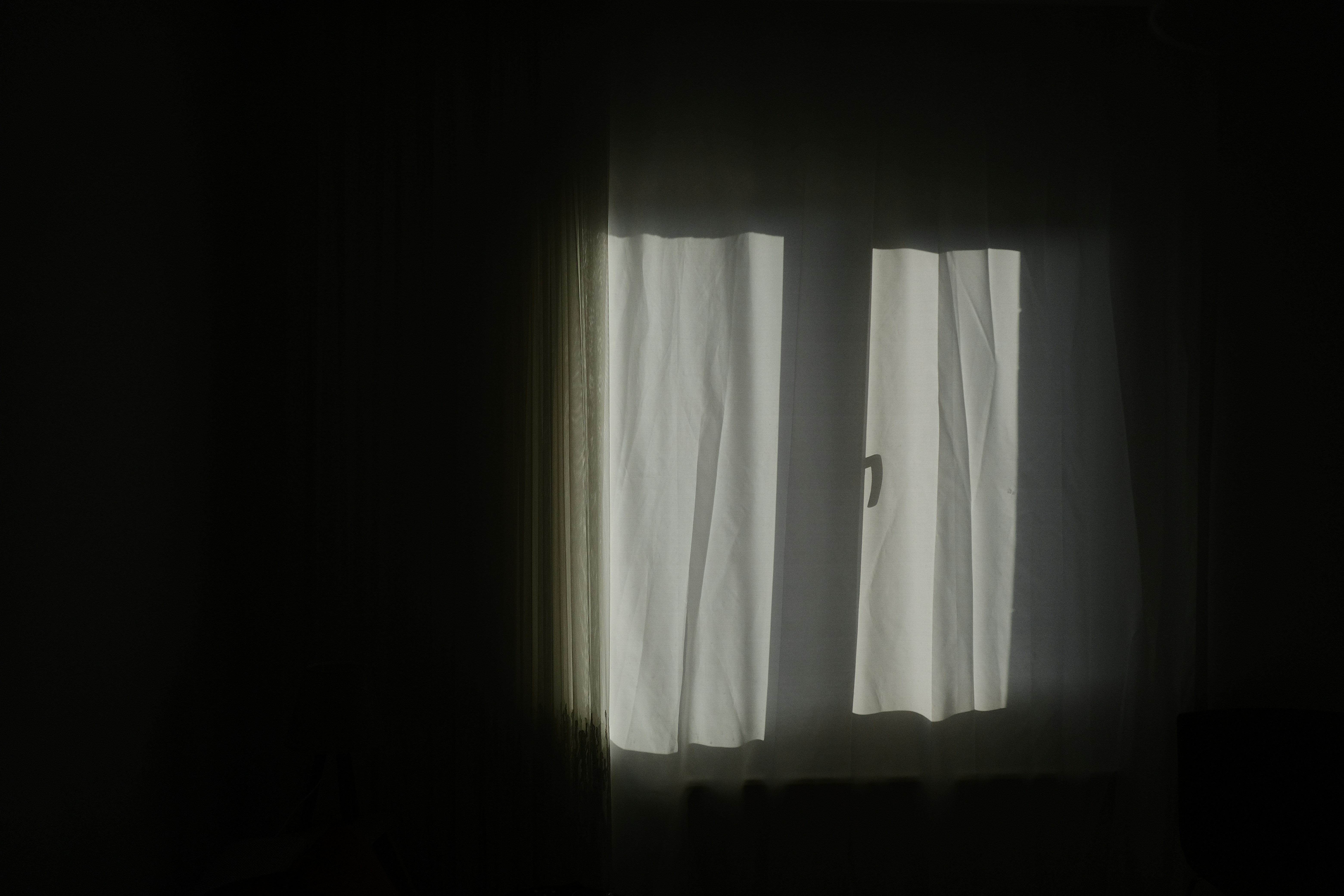 of a room with blackout curtains closed to block sunlight - cooling tips covina