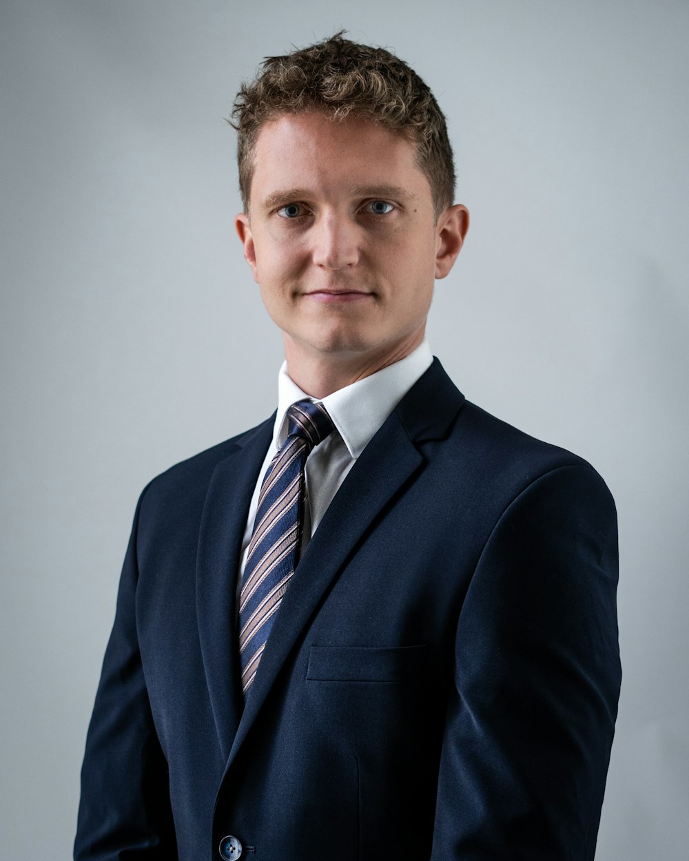 a man in a suit and tie posing for a picture