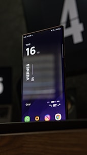 Close-up of a smartphone screen displaying data usage with Movistar branding.