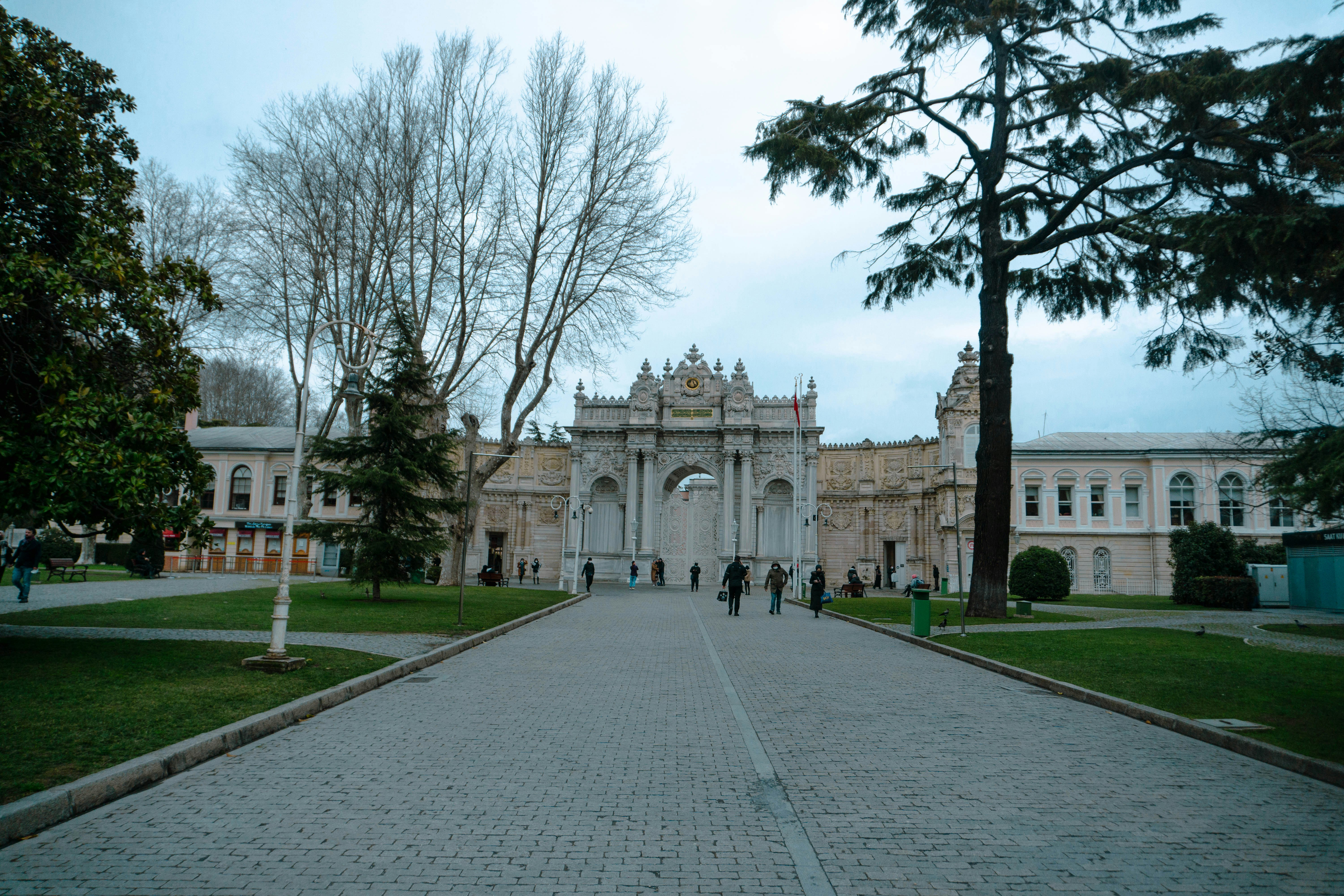 Columbia organizează primul tur al alegerilor prezidențiale cu candidați cu viziuni opuse asupra păcii