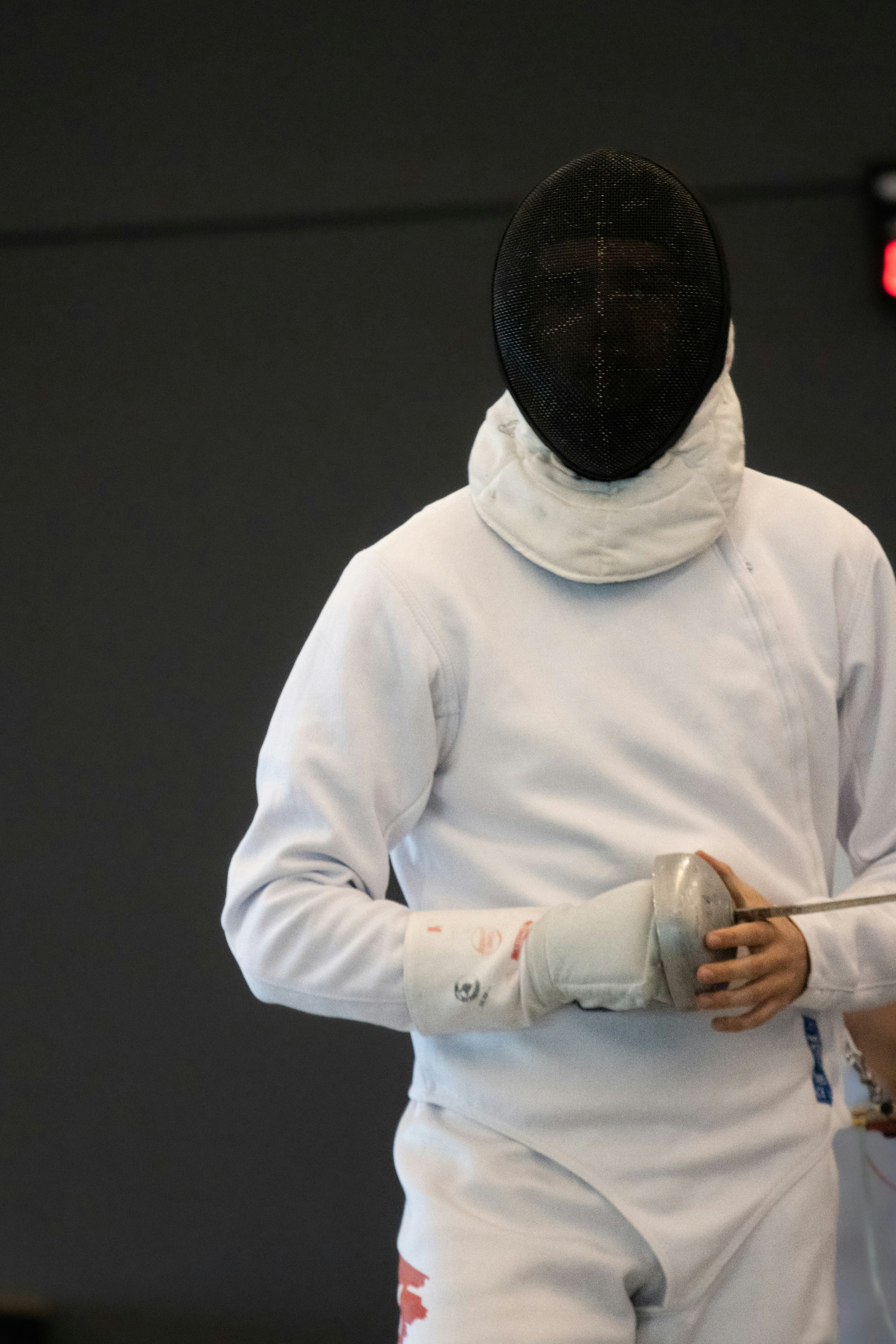 Boxer wendet im Training verschiedene Bandagentechniken an