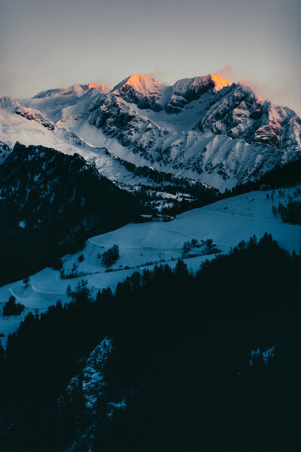 a snowy mountain range