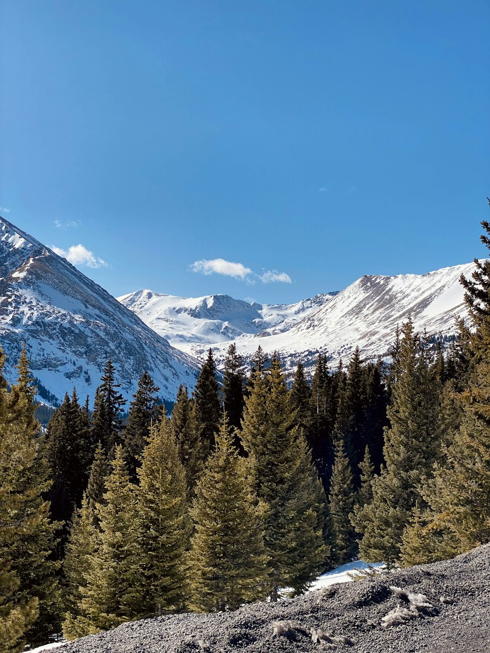 a snowy mountain range