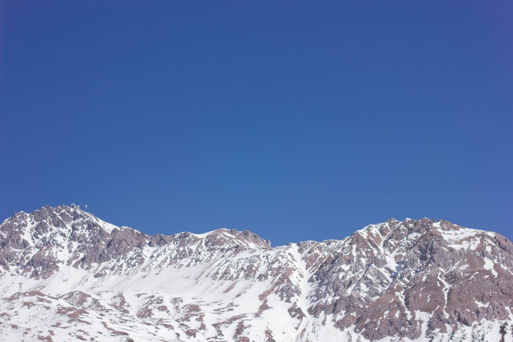 a snowy mountain range