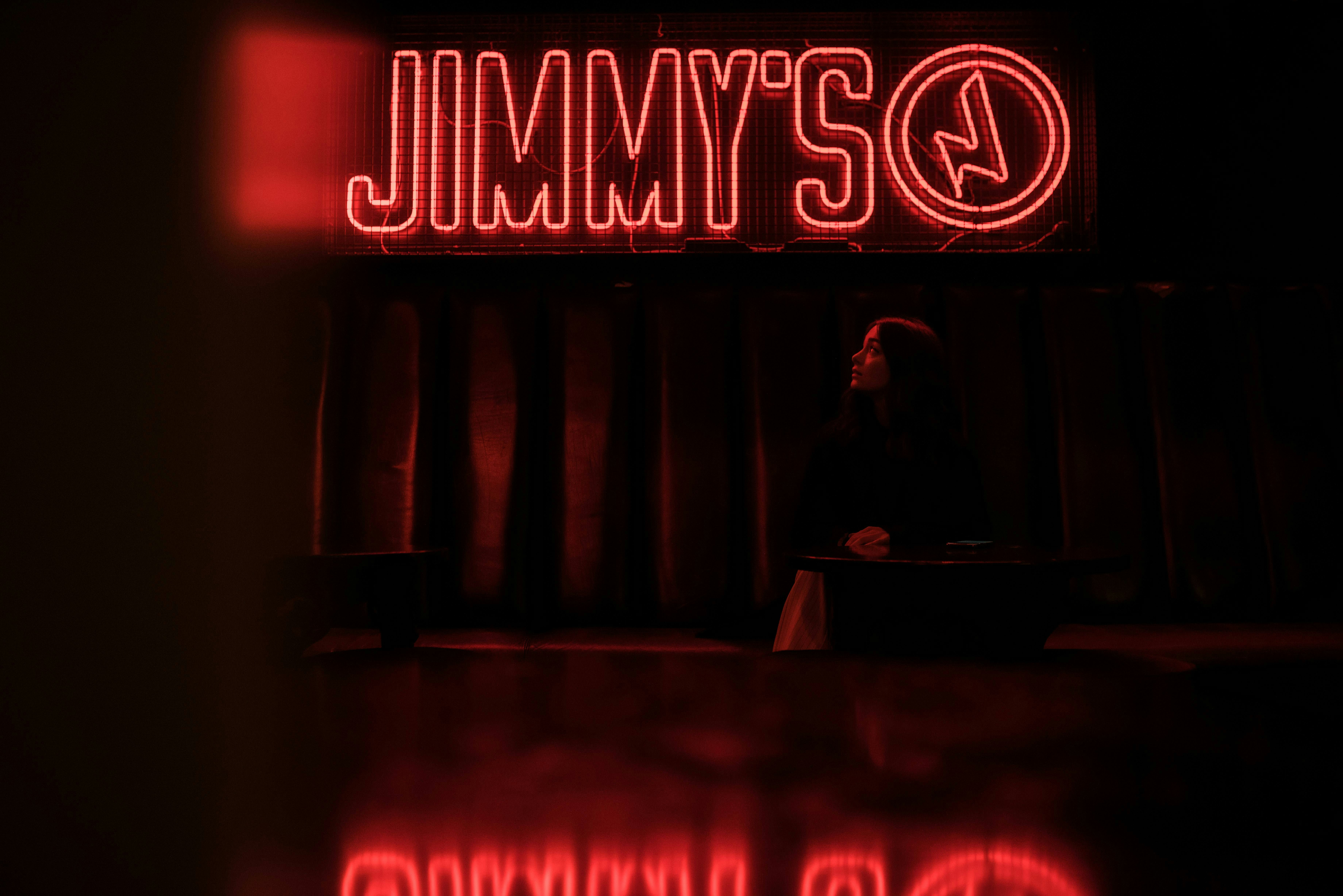 ジミー・キメル、ハリウッドの緊張の中でABCと契約更新！『ファイブナイツアットフレディーズ2』が興行トップに