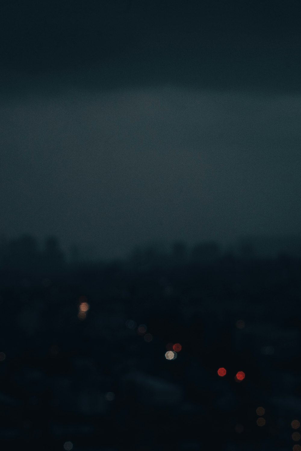 Una vista di una città di notte