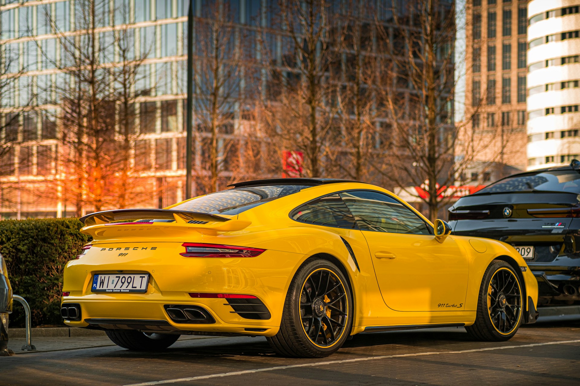black and white bed linen