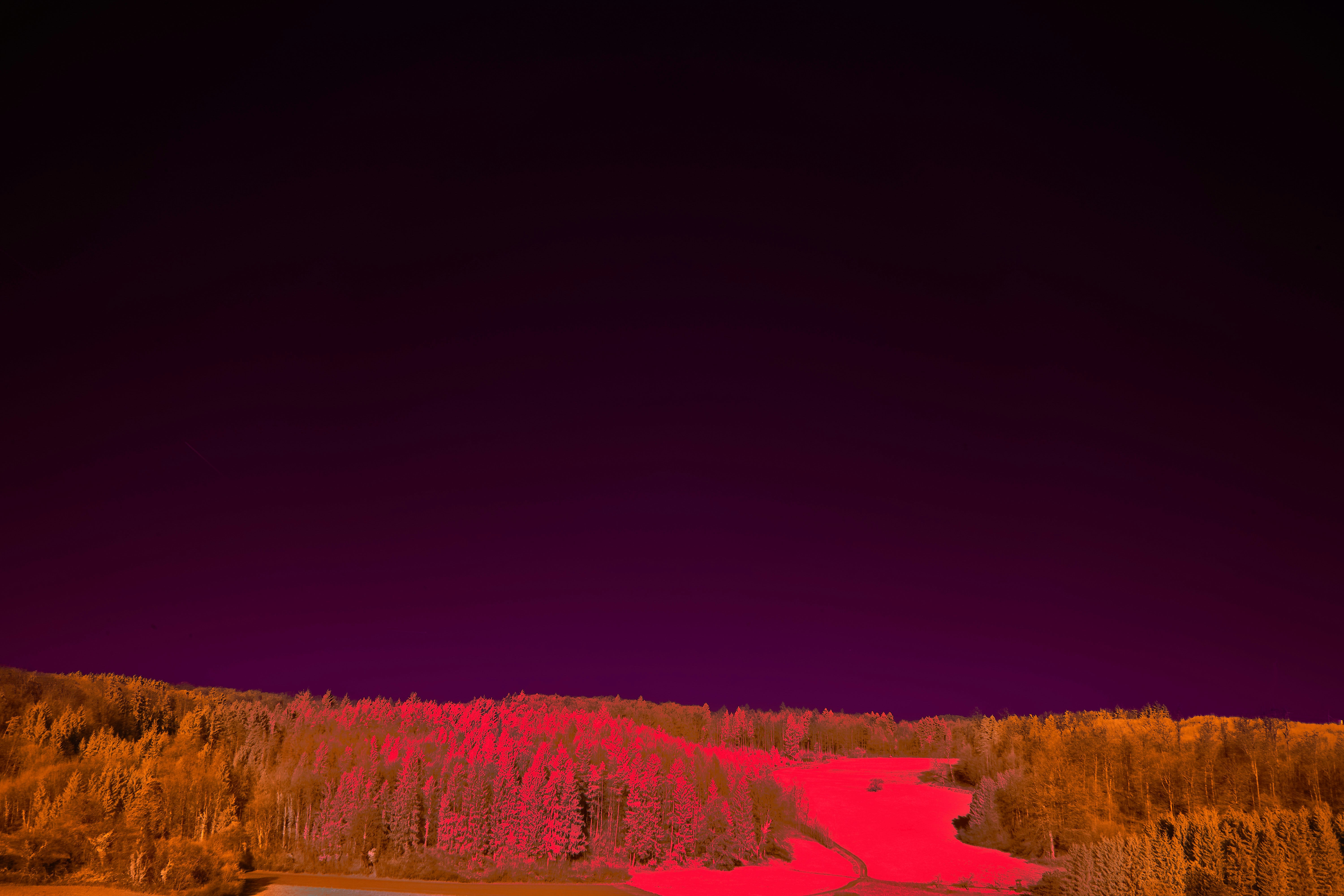 赤絵三段飾り　雪景色朝日 雪晴れの朝の空ー葛飾北斎「冨嶽三十六景 礫川雪の旦」｜太田
