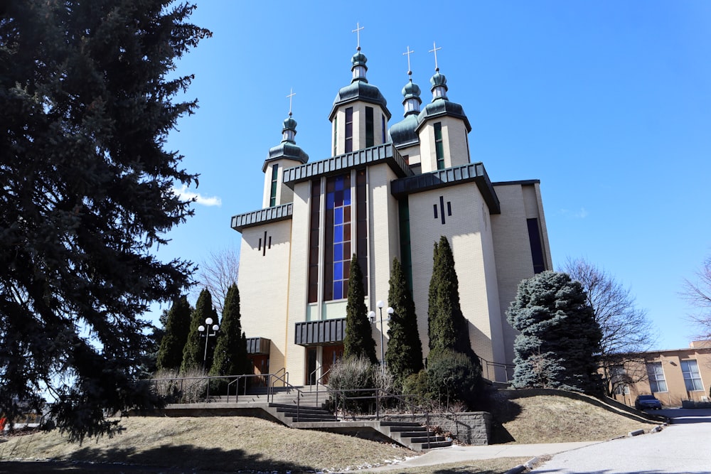 a white building with a blue sky