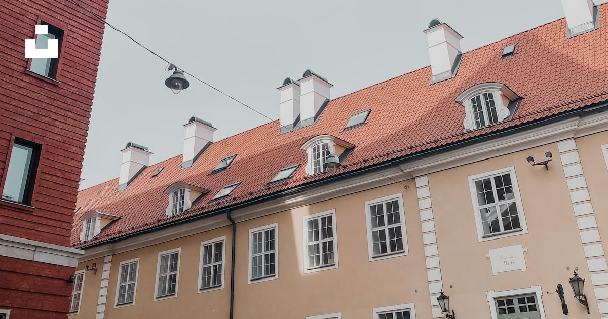 A building with a wire fence photo – Free Riga Image on Unsplash