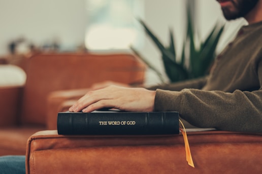 पवित्र आत्मा हमें पाप का बोध कराता है