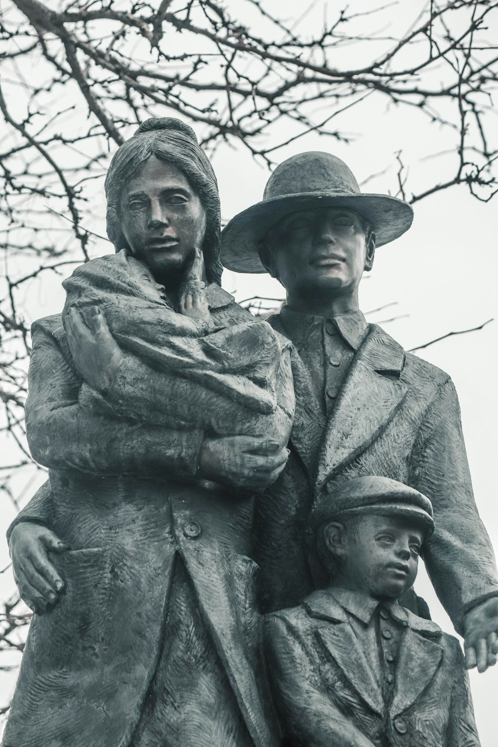 a statue of a man and a woman