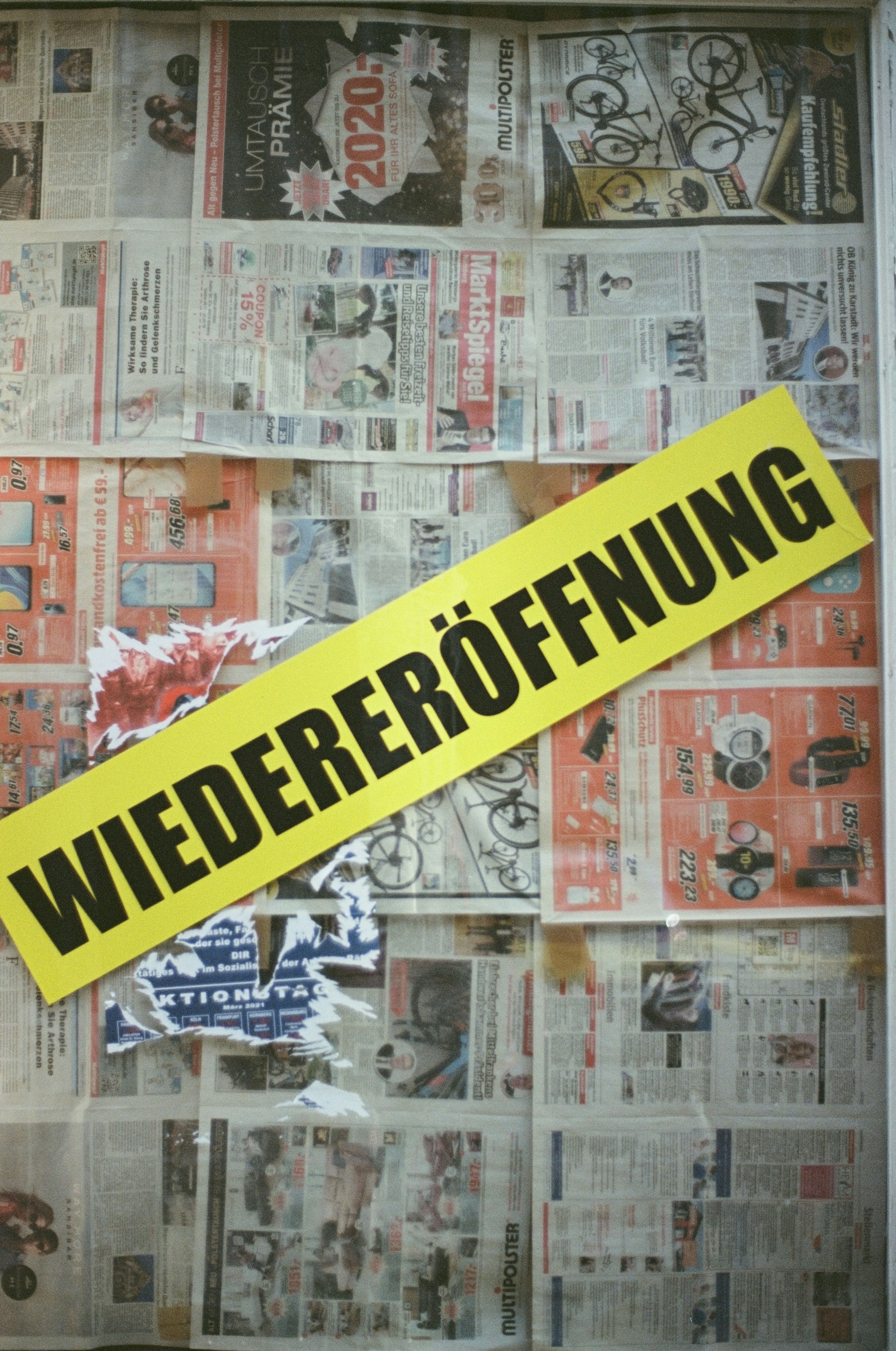 photo-1648707238946-079fd4258bb0?ixid=M3wxMjA3fDB8MXxzZWFyY2h8Mnx8YnJlYWtpbmclMjBuZXdzJTIwJUMzJUJDYmVyc2V0enVuZ3xlbnwwfHx8fDE3NjQ1NzY0MzV8MA\u0026ixlib=rb-4.1.0