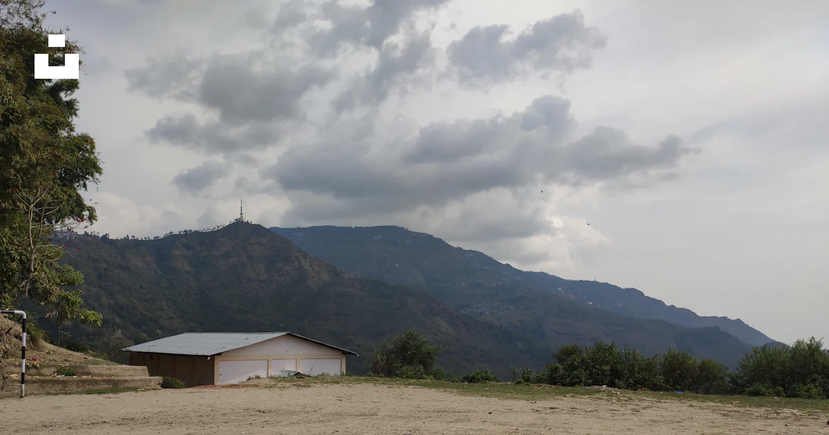 Building Ina Field A building in a field photo – Free Nature Image on Unsplash