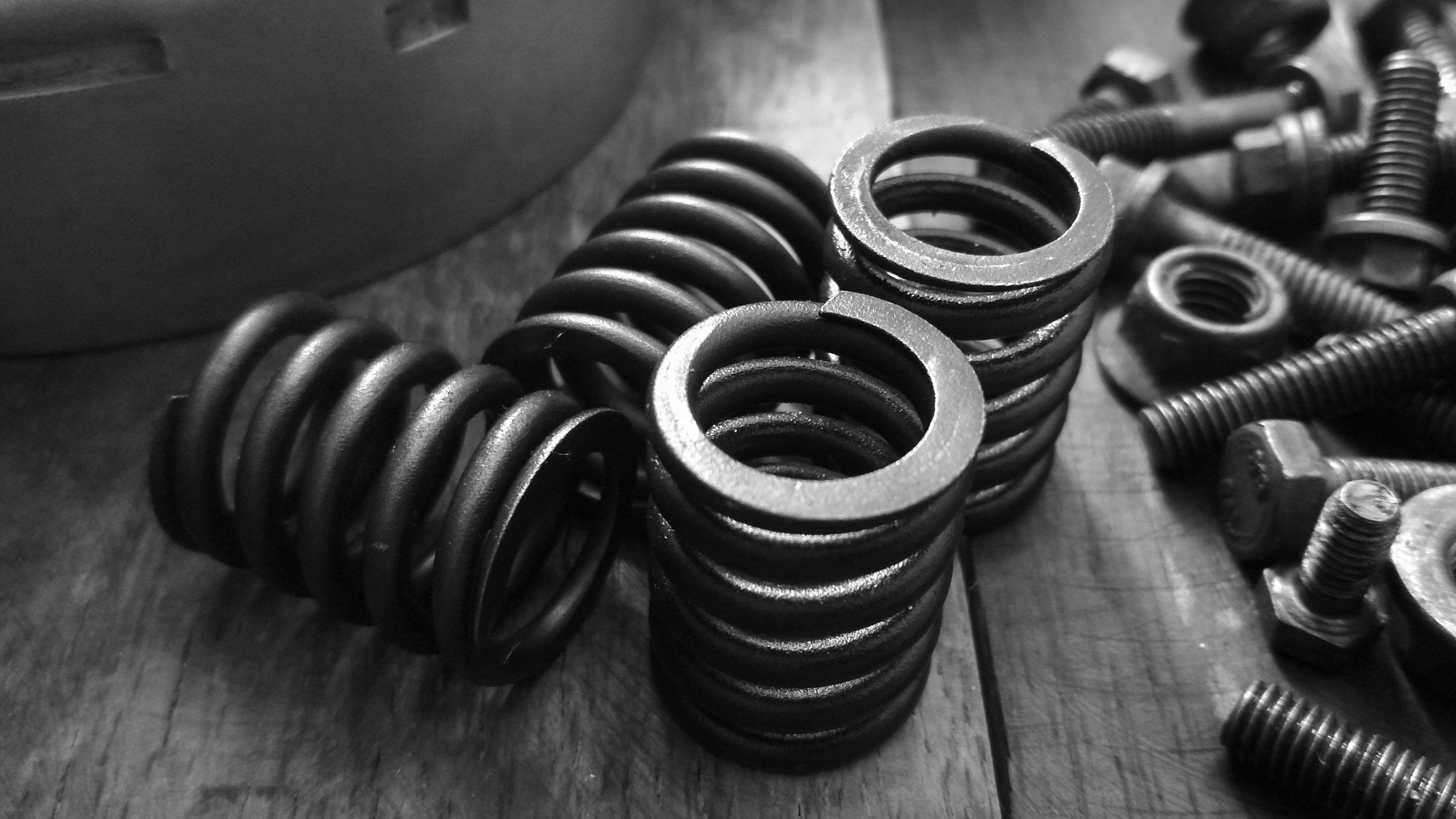 2 way nitinol spring for precision applications.