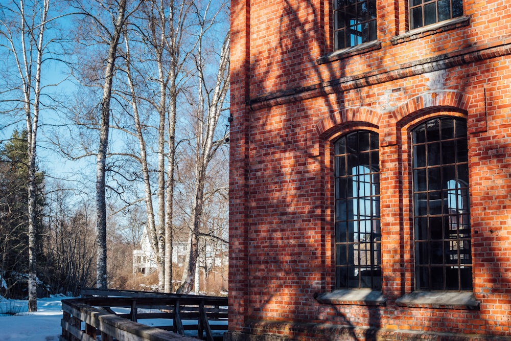 a brick building with windows