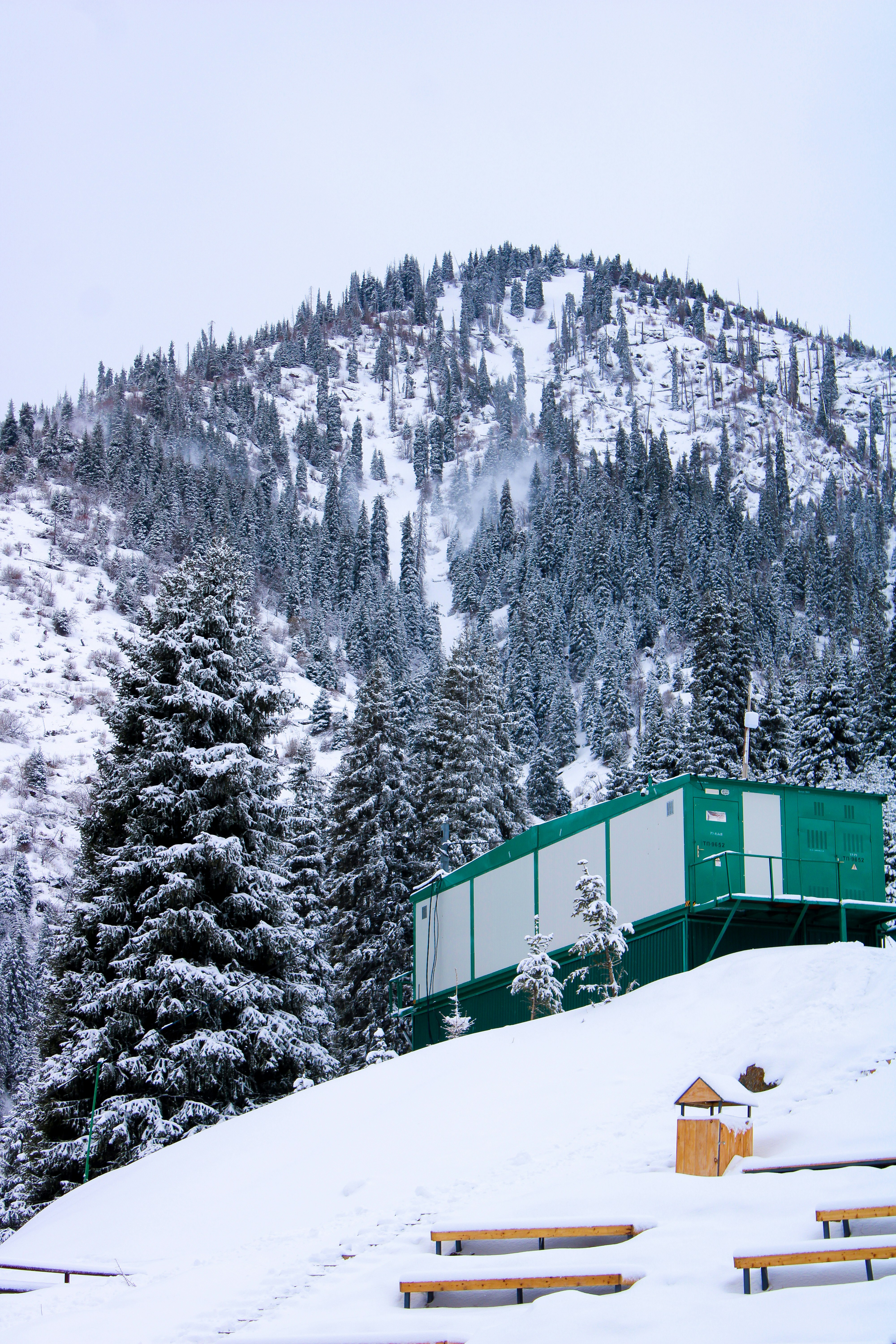 a building in the snow