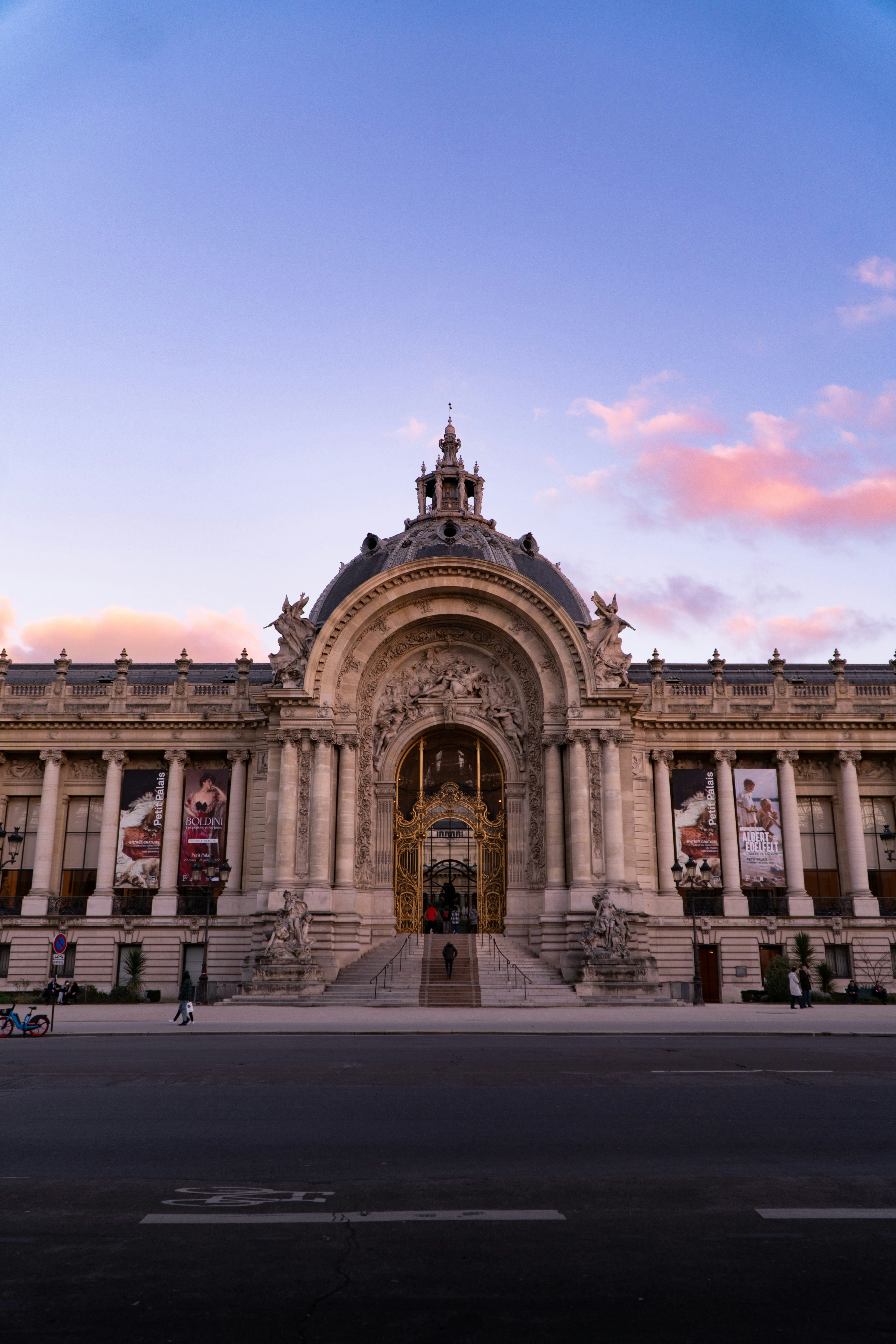 a very large building with a big entrance