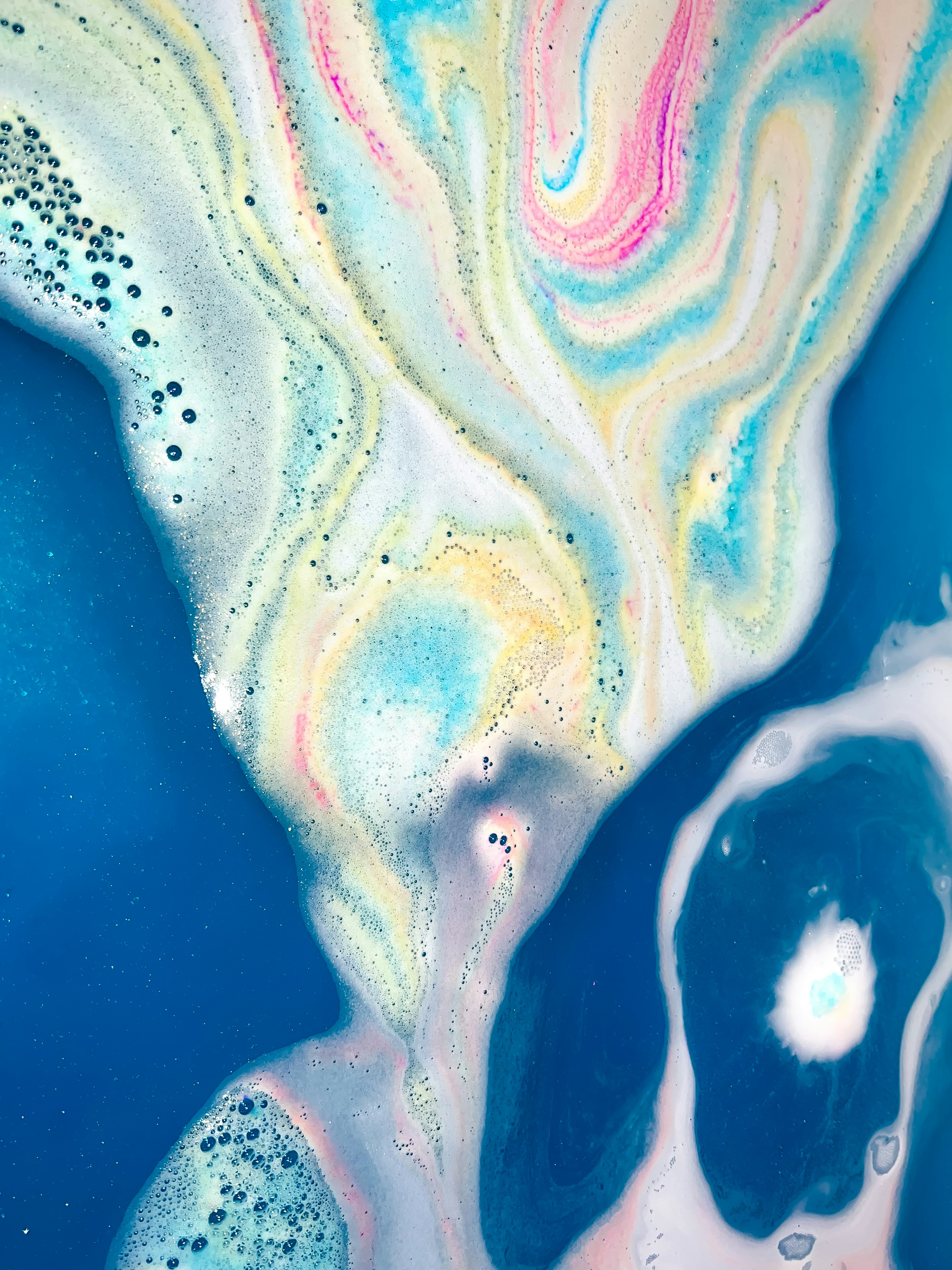 青、ピンク、白の色の抽象画の写真 – Unsplashの壁紙の無料画像