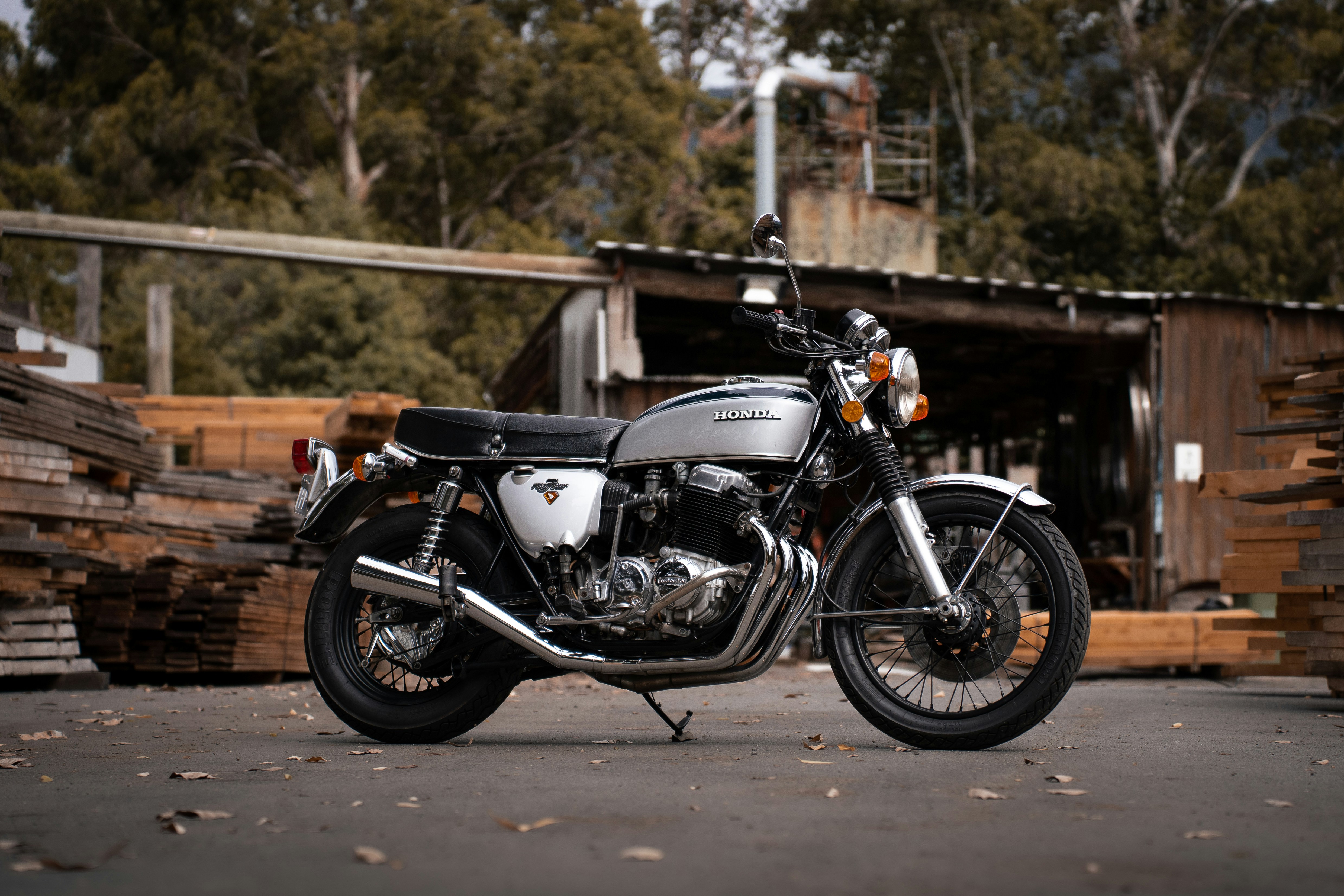 CB750