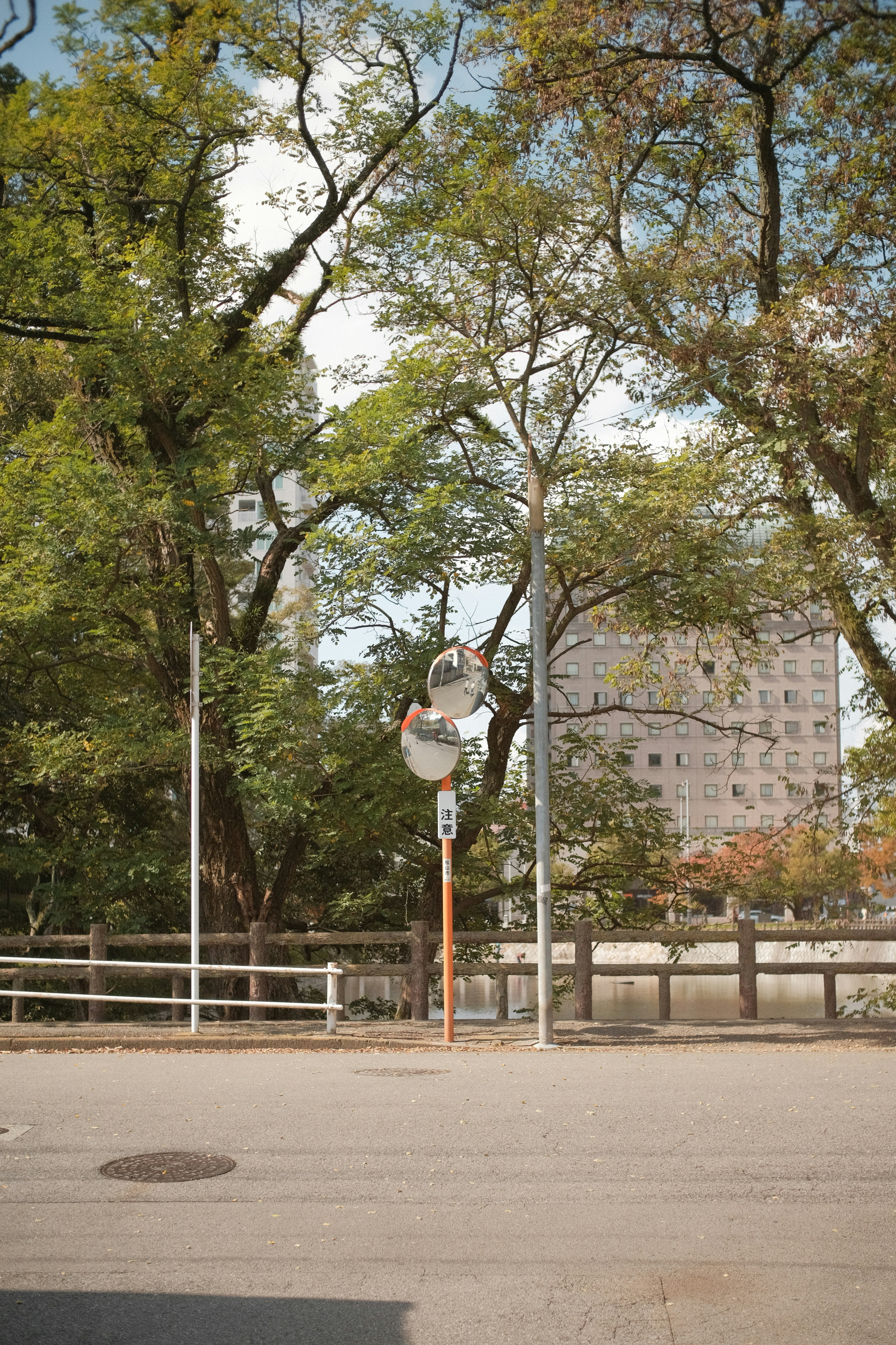 A street sign sitting on the side of a road photo – Free Musician Image ...