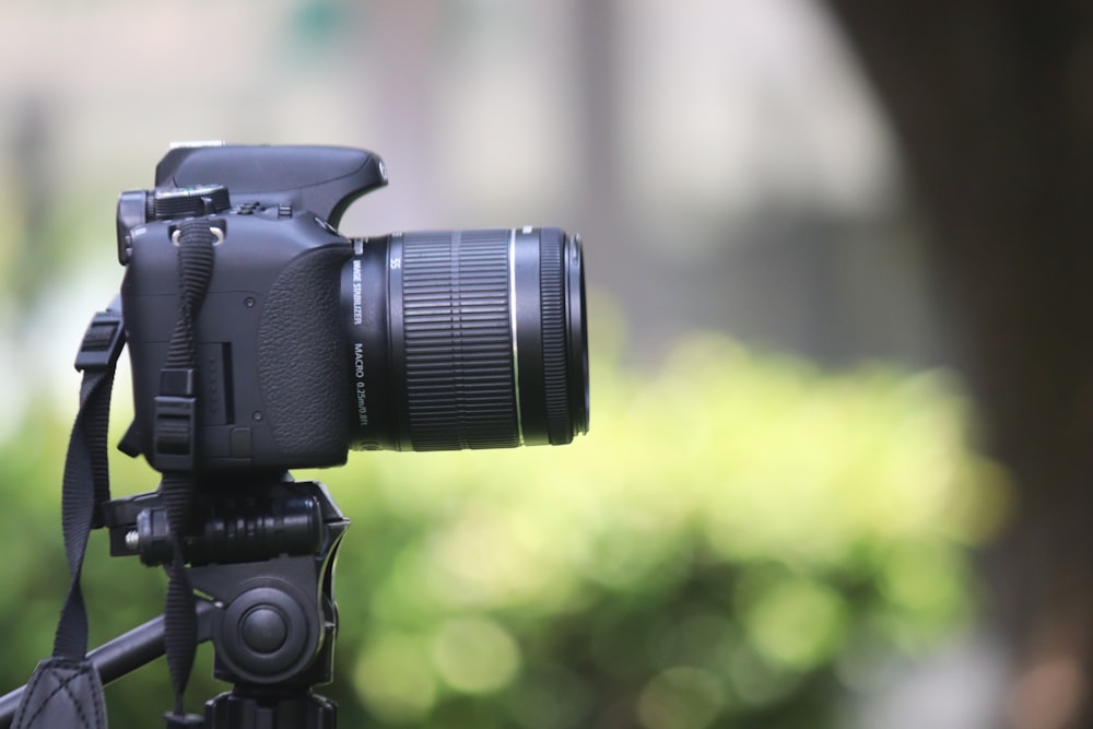 a camera attached to a tripod with a blurry background