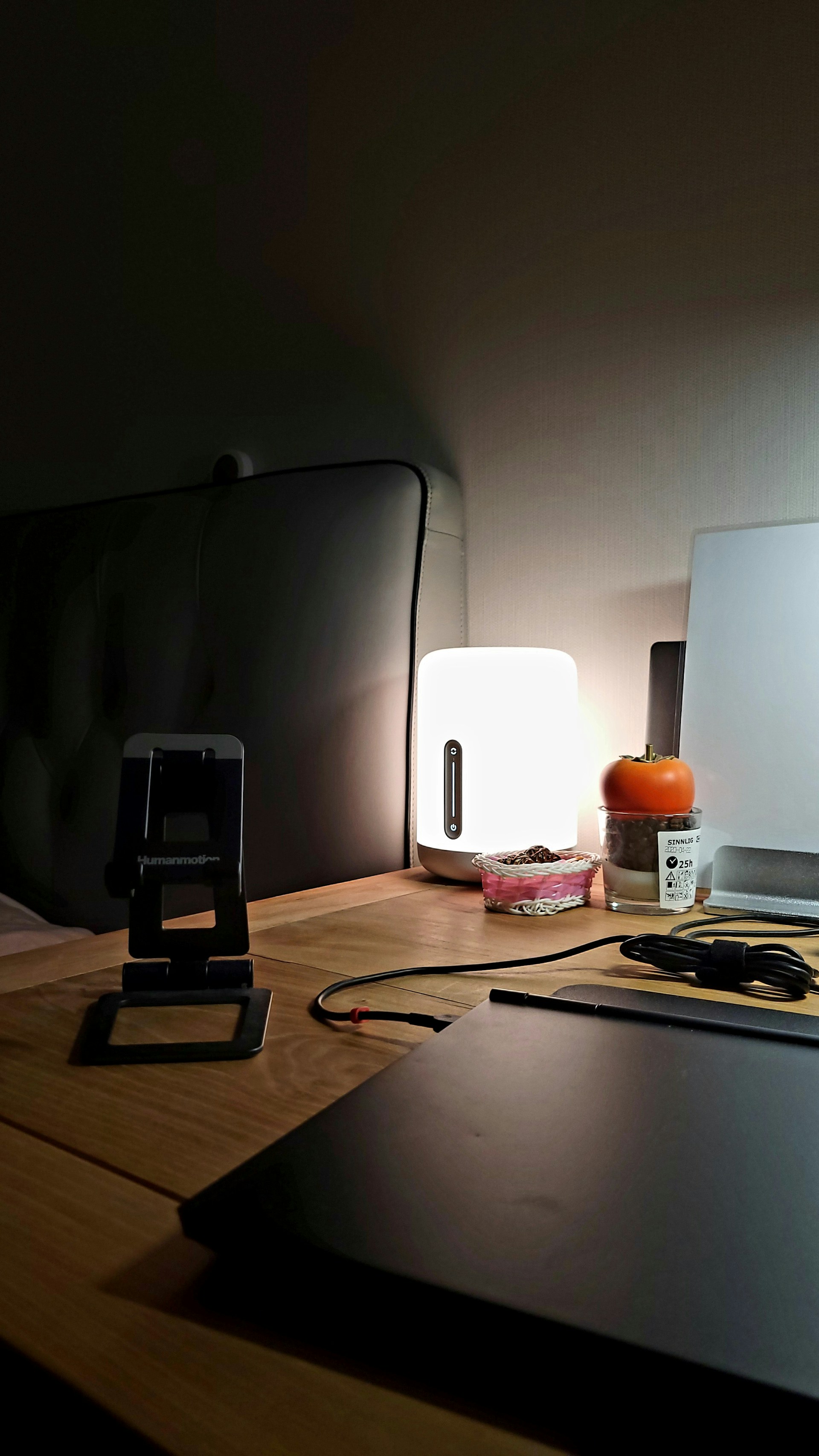 gray computer monitor